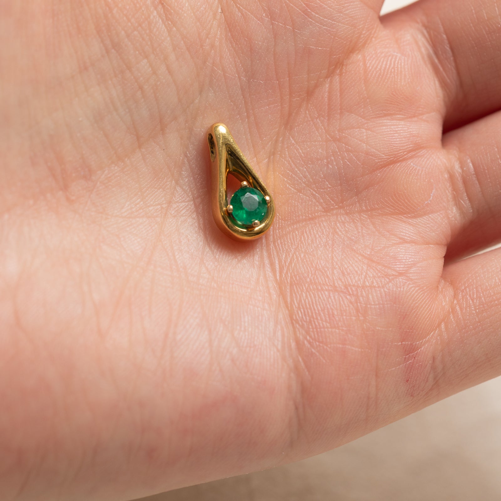 0.40ct Solitaire Emerald Pear Shaped Pendant Necklace - Elegant Jewelry Gift for Women, Perfect for Weddings, Anniversaries & Special Occasions