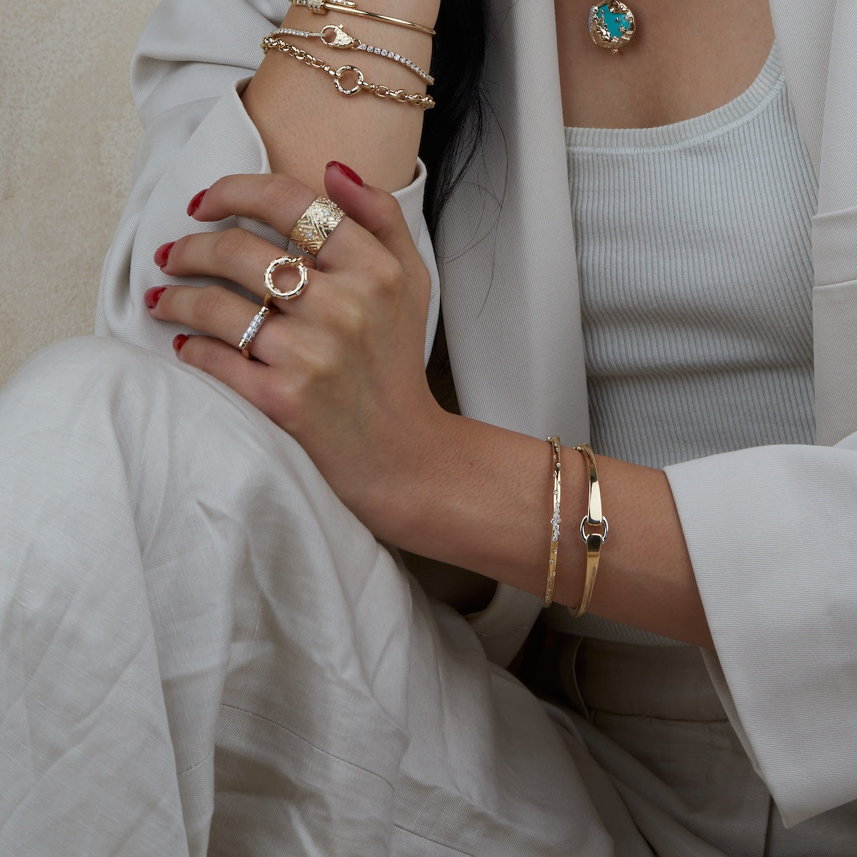 Two-Tone Adjustable Buckle Bracelet for Women - Stylish Fashion Jewelry for Casual & Formal Wear