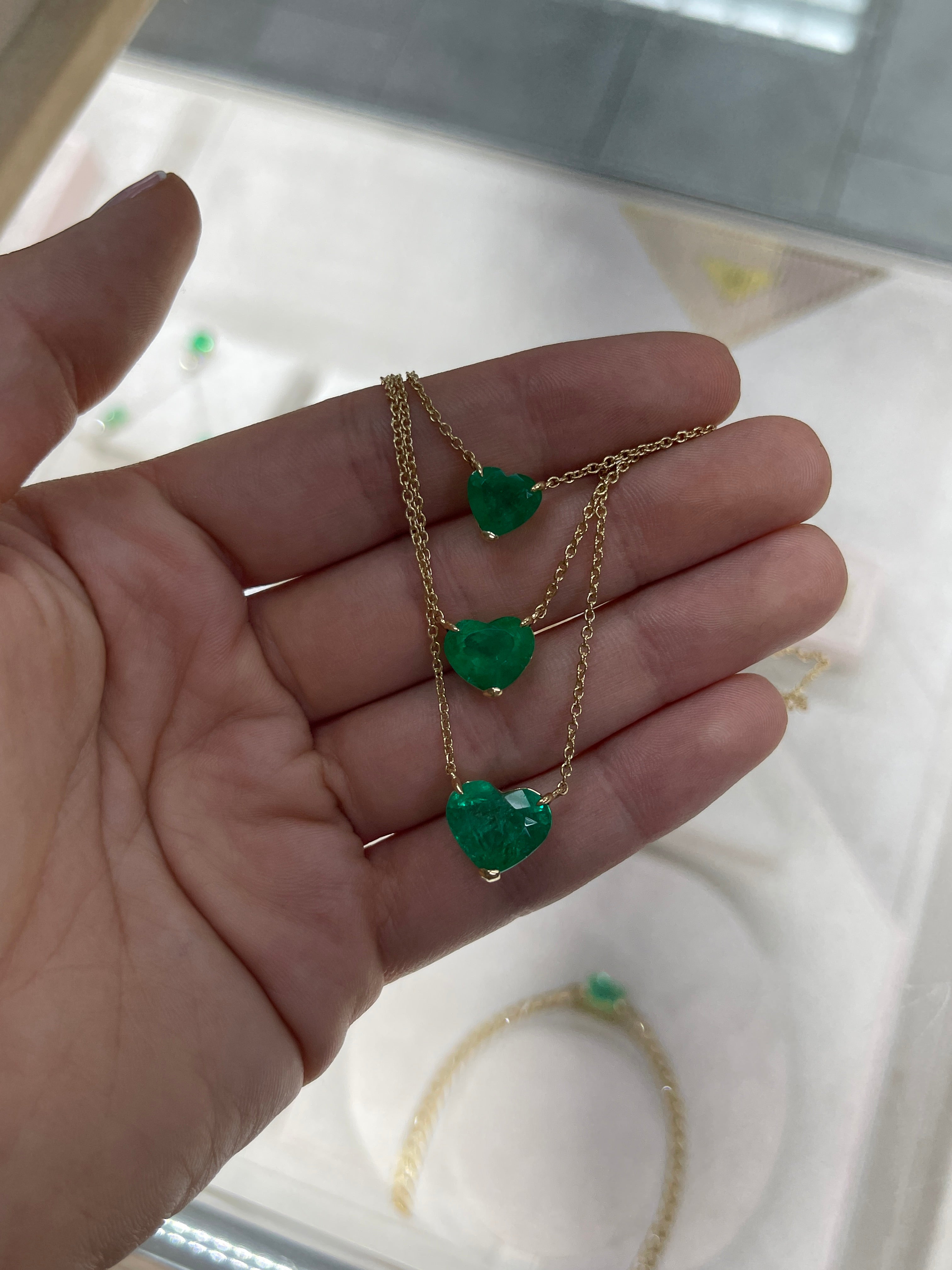 5.77 Carat Colombian Emerald Heart Cut Solitaire 18K Gold Necklace for Women - Elegant Jewelry Gift for Anniversary, Valentine's Day & Special Occasions