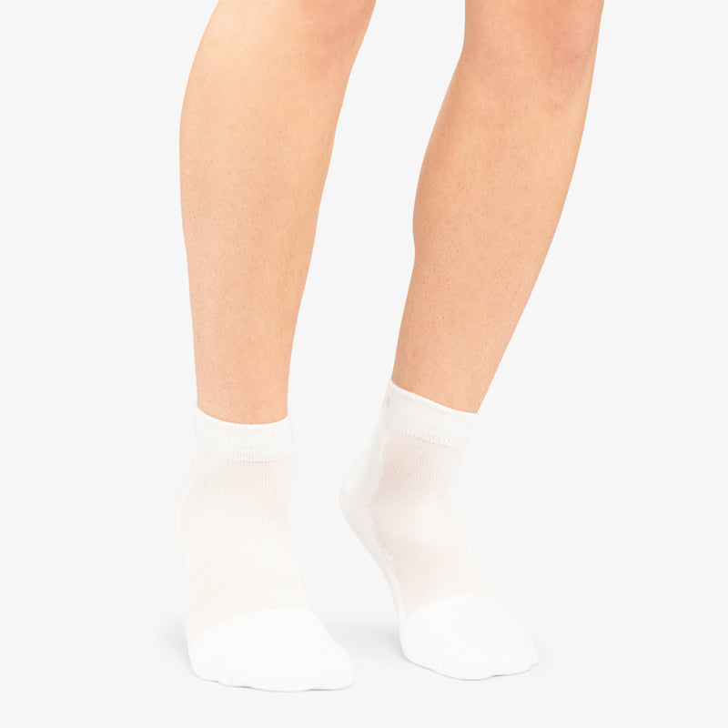 Thorlo Unisex Pickleball Socks - Light Cushion Ankle Socks for Men & Women - Breathable Athletic Socks for Pickleball, Tennis & Running - White (Perfect for Sports & Active Lifestyle)