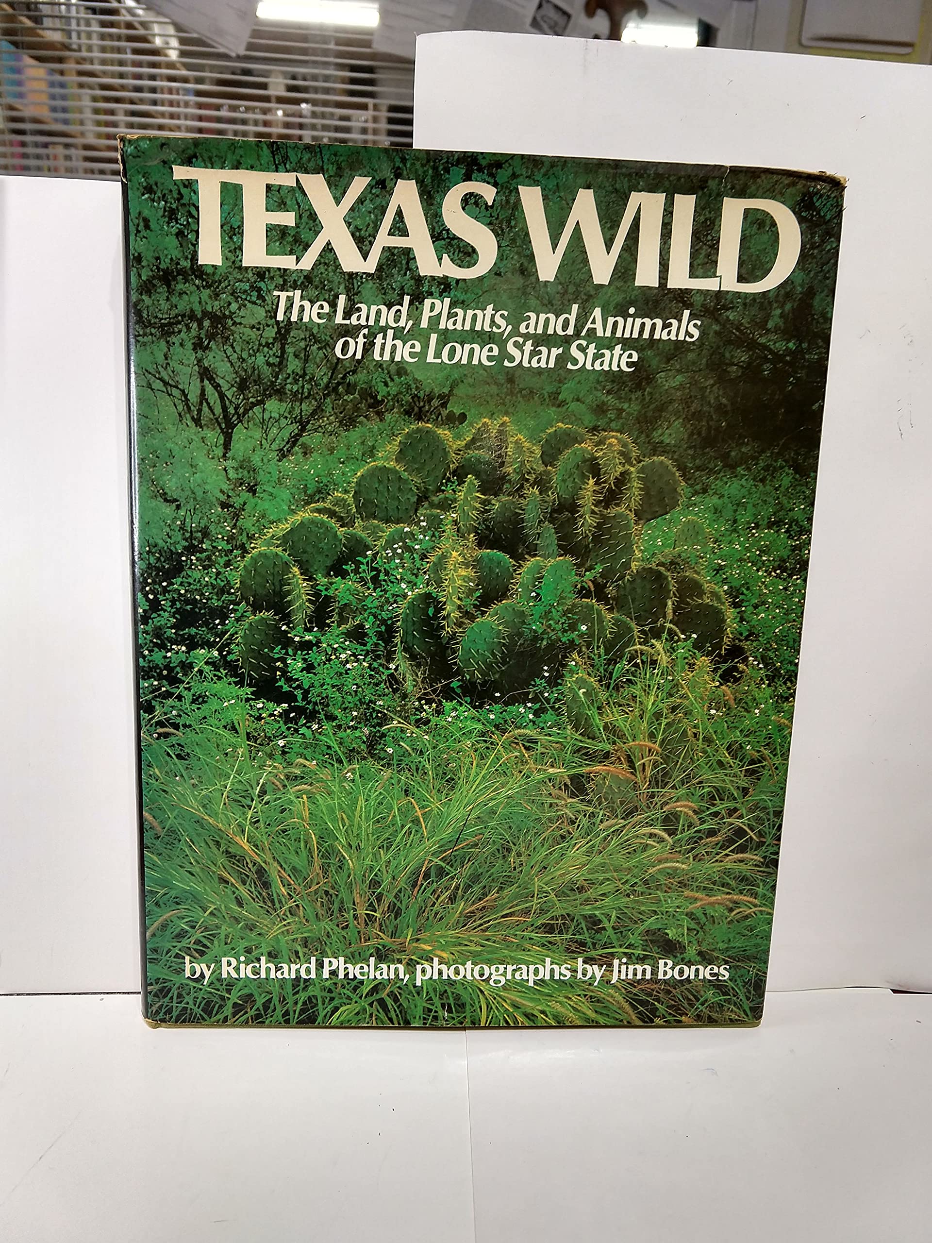 Texas Wild: Explore the Land, Plants, and Animals of the Lone Star State | Nature Guide for Outdoor Enthusiasts & Travelers