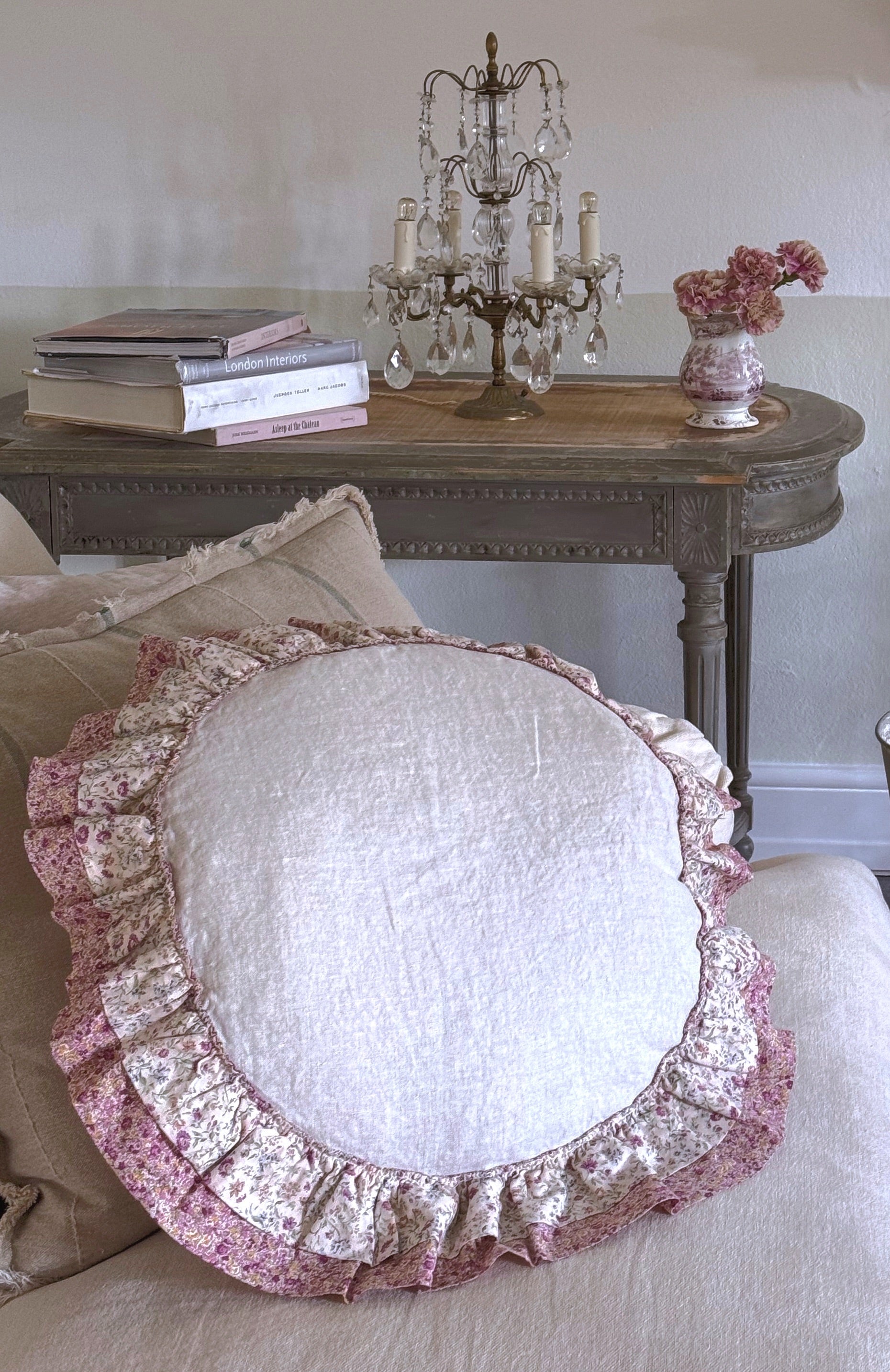 Lilac Floral Grain Linen Round Pillow - Decorative Throw Pillow for Sofa, Bed & Home Decor - Boho Chic Living Room & Bedroom Accent Cushion