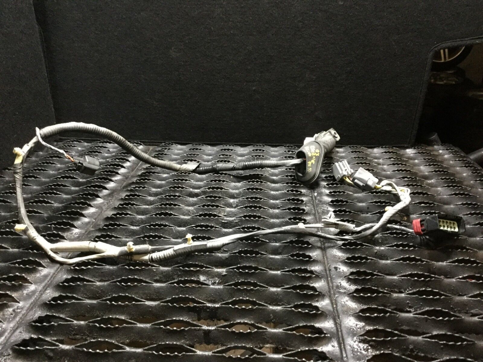 Genuine OEM Ford Escape Rear Right Passenger Side Door Wire Harness 2001-2007 - Perfect for Electrical Repairs & Door Lock Fixes