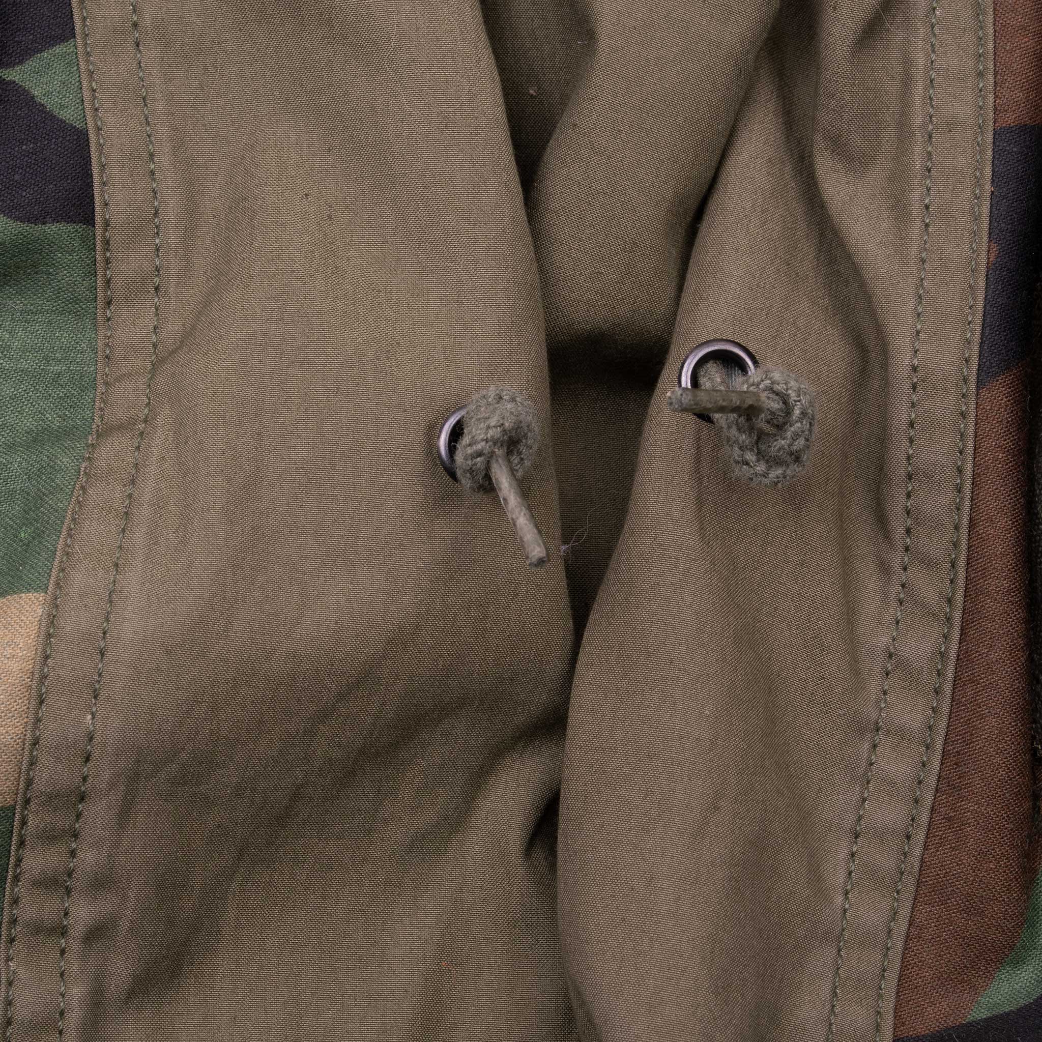 Vintage US Army M65 Woodland Camo Field Jacket 1985 Small Long - Military Surplus Outerwear for Hunting, Hiking & Outdoor Adventures