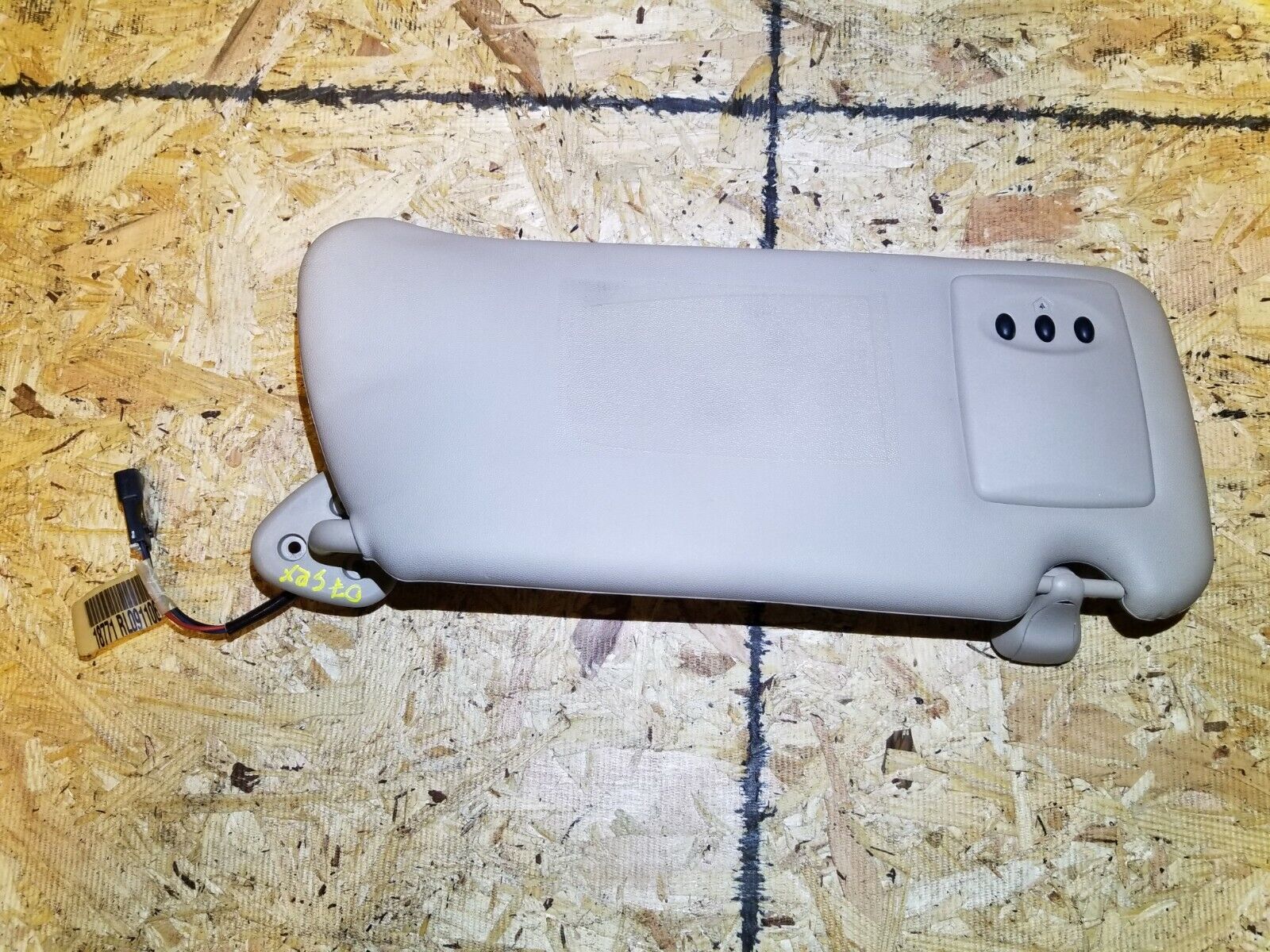 2005-2009 Cadillac SRX Left Driver Side Sun Visor Replacement - OEM Quality Fit for Daily Commuting & Road Trips