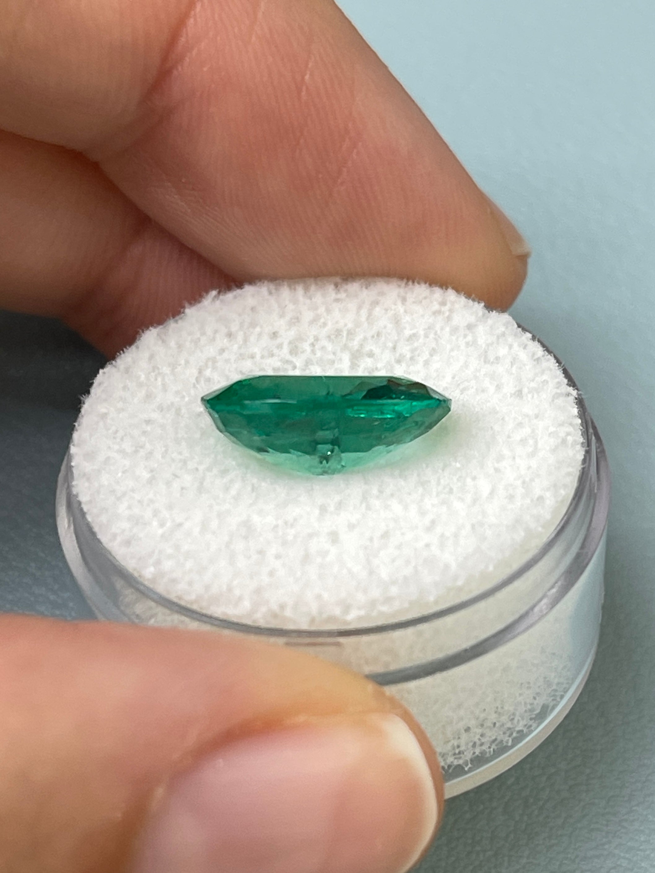 5.09 Carat 13x11mm Natural Zambian Emerald - Bubbly Hybrid Cushion/Oval Cut Loose Gemstone for Jewelry Making & Engagement Rings