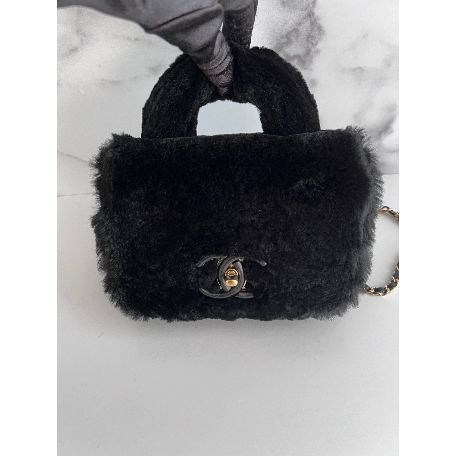 Authentic CHANEL Black Calfskin Leather Shearling Flap Bag 2017 - Luxury Designer Handbag for Women, Perfect for Evening Parties & Winter Fashion Accessories