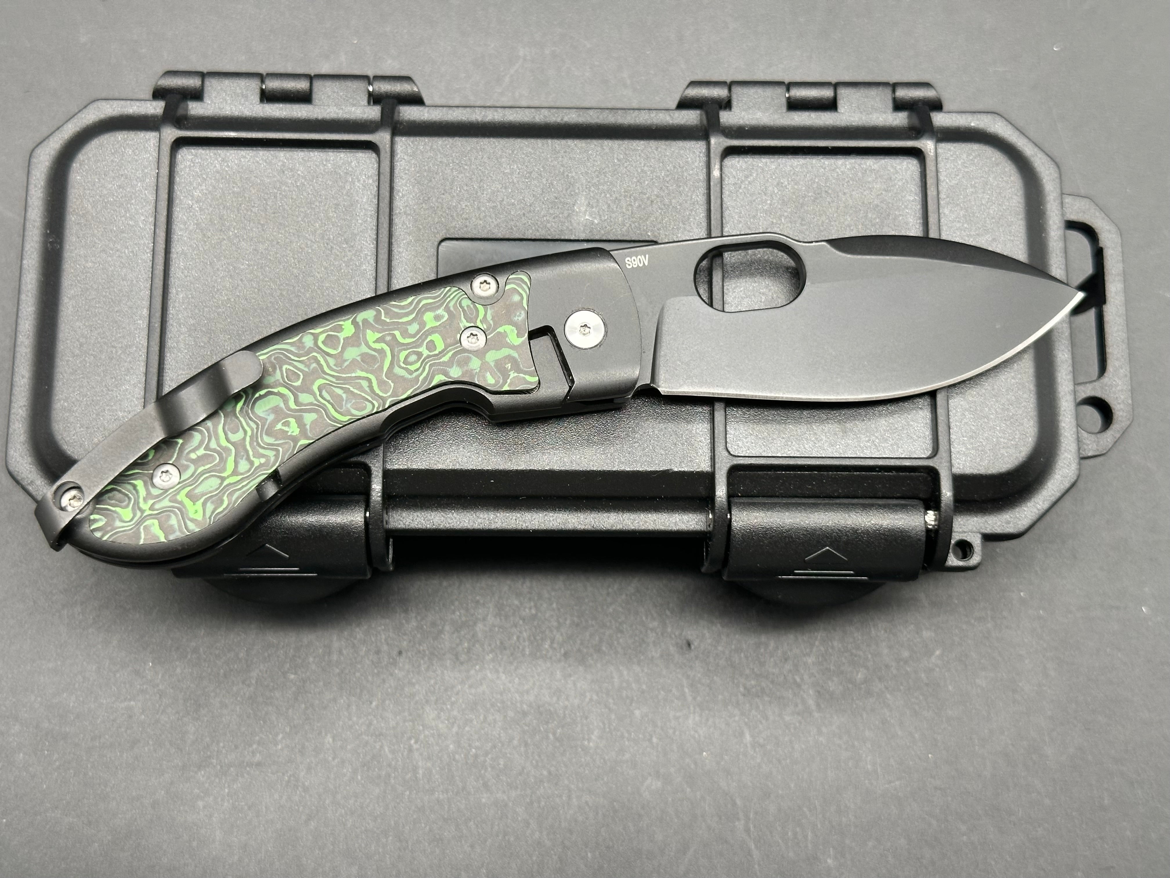 D ROCKET DESIGN LUM LEAF Style 10 Folding Knife - Green/Black Carbon Fiber Handle with S90V Black Blade - EDC Pocket Knife for Outdoor Camping, Hiking & Survival