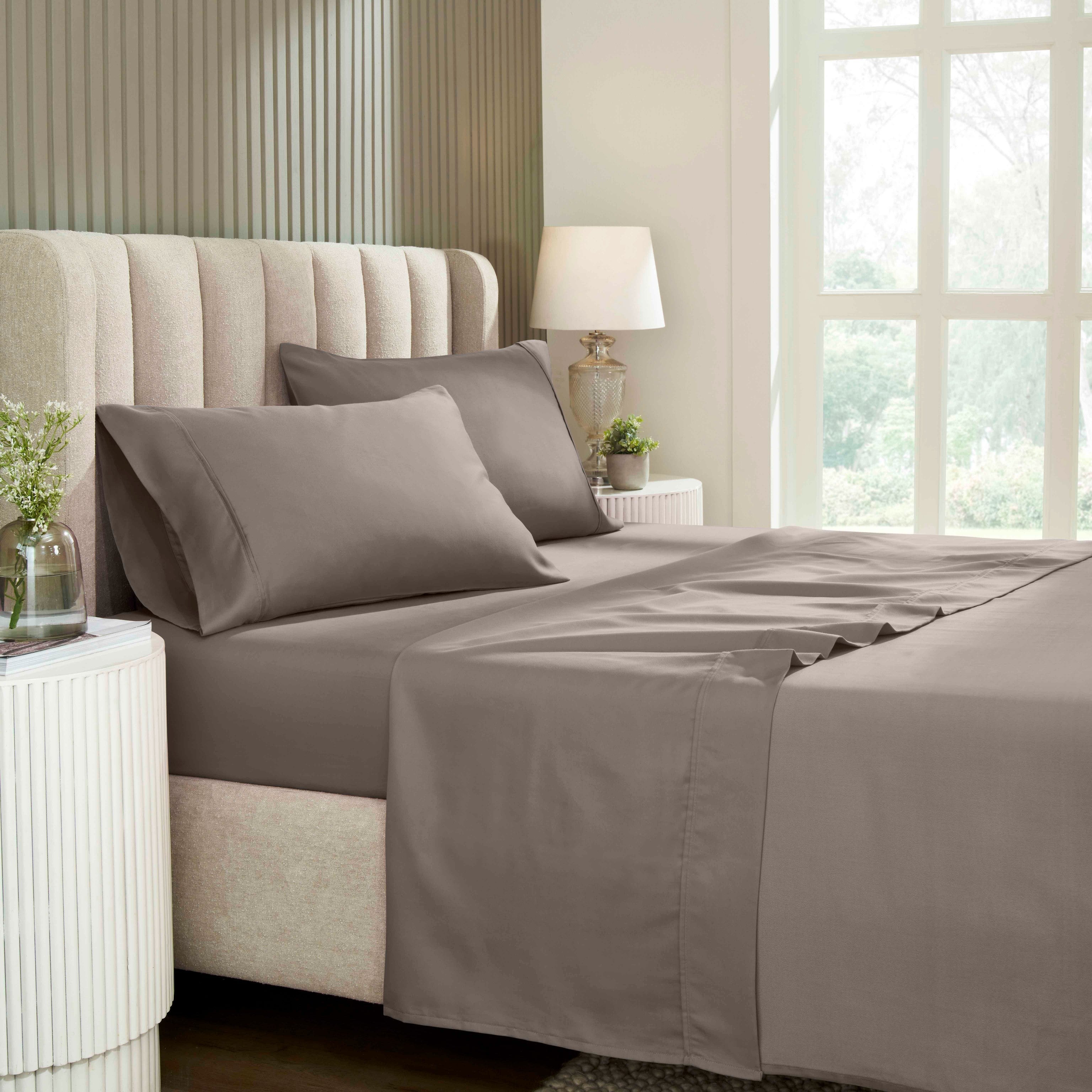 1200 Thread Count Cotton Rich Solid Deep Pocket Bed Sheet Set - Queen Size, Ultra Soft & Breathable - Perfect for Luxury Hotels, Guest Rooms & Master Bedrooms