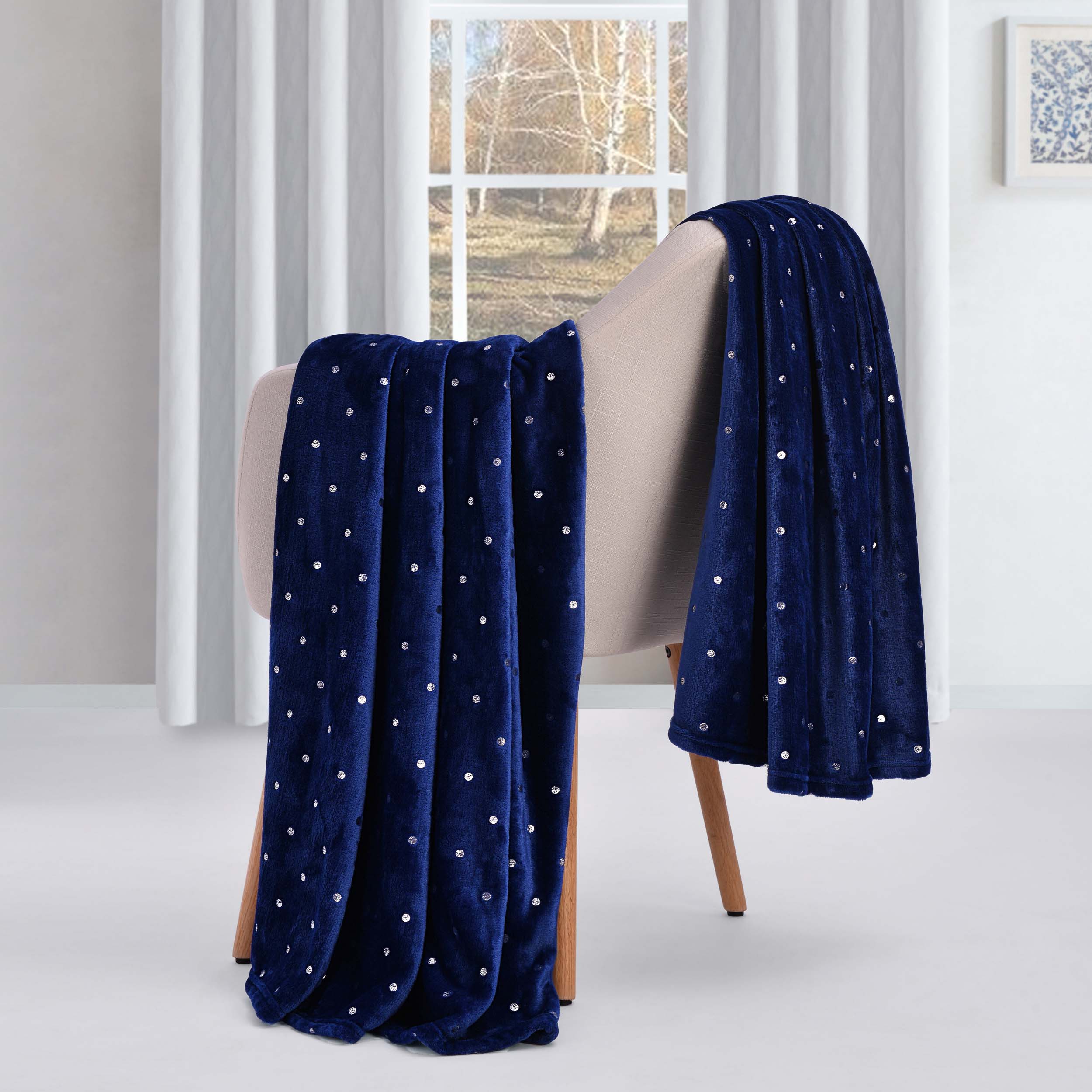 CozySoft Fleece Plush Blanket - Medium Weight, Ultra Soft & Fluffy - Perfect for Sofa, Bed, Couch & Home Decor - Warm Throw Blanket for Winter, Gifts & Cozy Nights