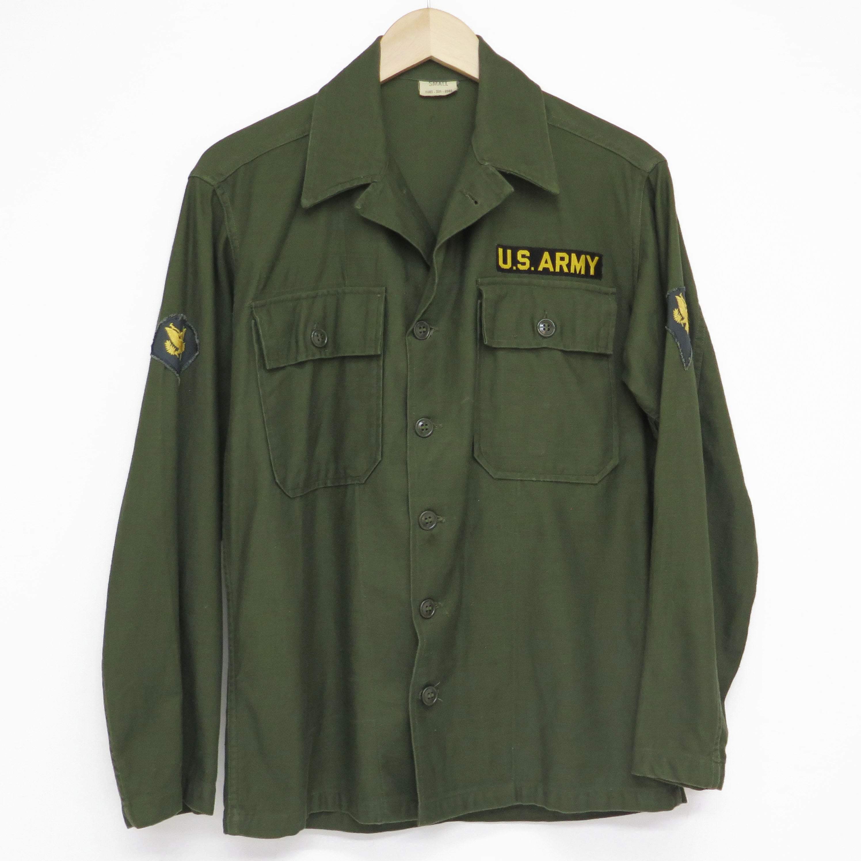 Vintage US Army Utility Shirt P58 - Vietnam War Era Specialist E4 Patch - Size Small - Military Uniform for Reenactment & Collectors