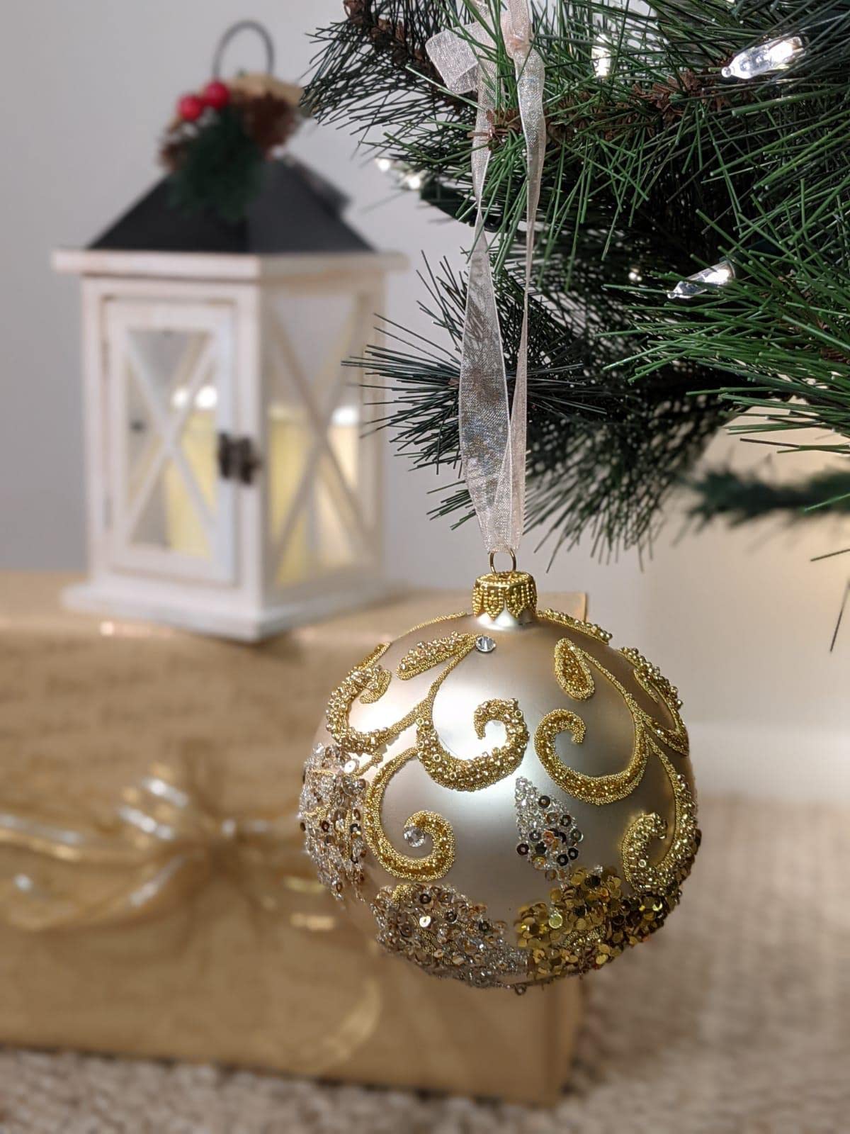 Handmade Polish Glass Christmas Ornaments - Set of 4 Elegant 3.94 Inch Round Holiday Decorations in Gold & Silver for Xmas Tree, Party & Indoor Decor | Perfect for Holiday Gifts, Home Decor & Festive Celebrations