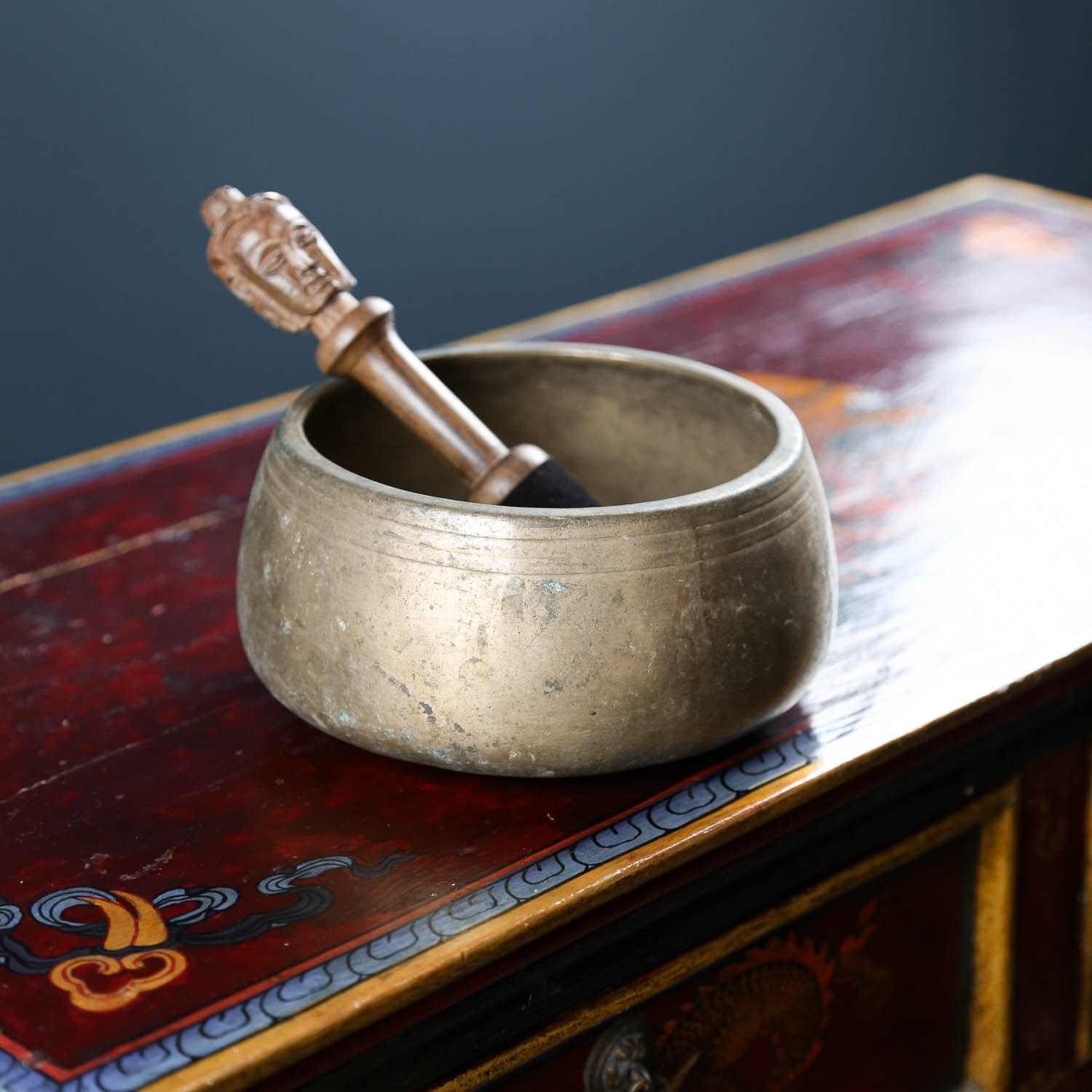 Antique Tibetan Mani Singing Bowl - Handcrafted Meditation & Healing Instrument for Yoga, Mindfulness & Sound Therapy