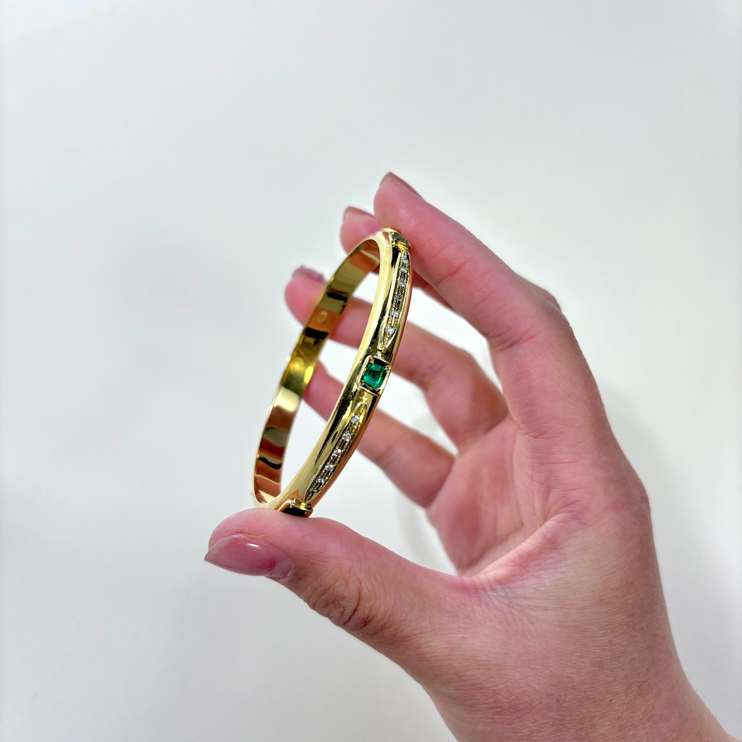 18K Yellow Gold Emerald and Diamond Bangle Bracelet - 0.55ctw Diamonds & 2.81ctw Emeralds - 7.75 Inches - Elegant Jewelry for Women, Perfect for Weddings, Anniversaries, and Special Occasions