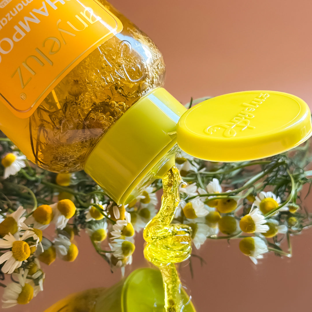 Organic Chamomile Shampoo for Dry & Sensitive Scalp - Soothing & Hydrating Hair Care - Perfect for Daily Use & Relaxing Bath Time