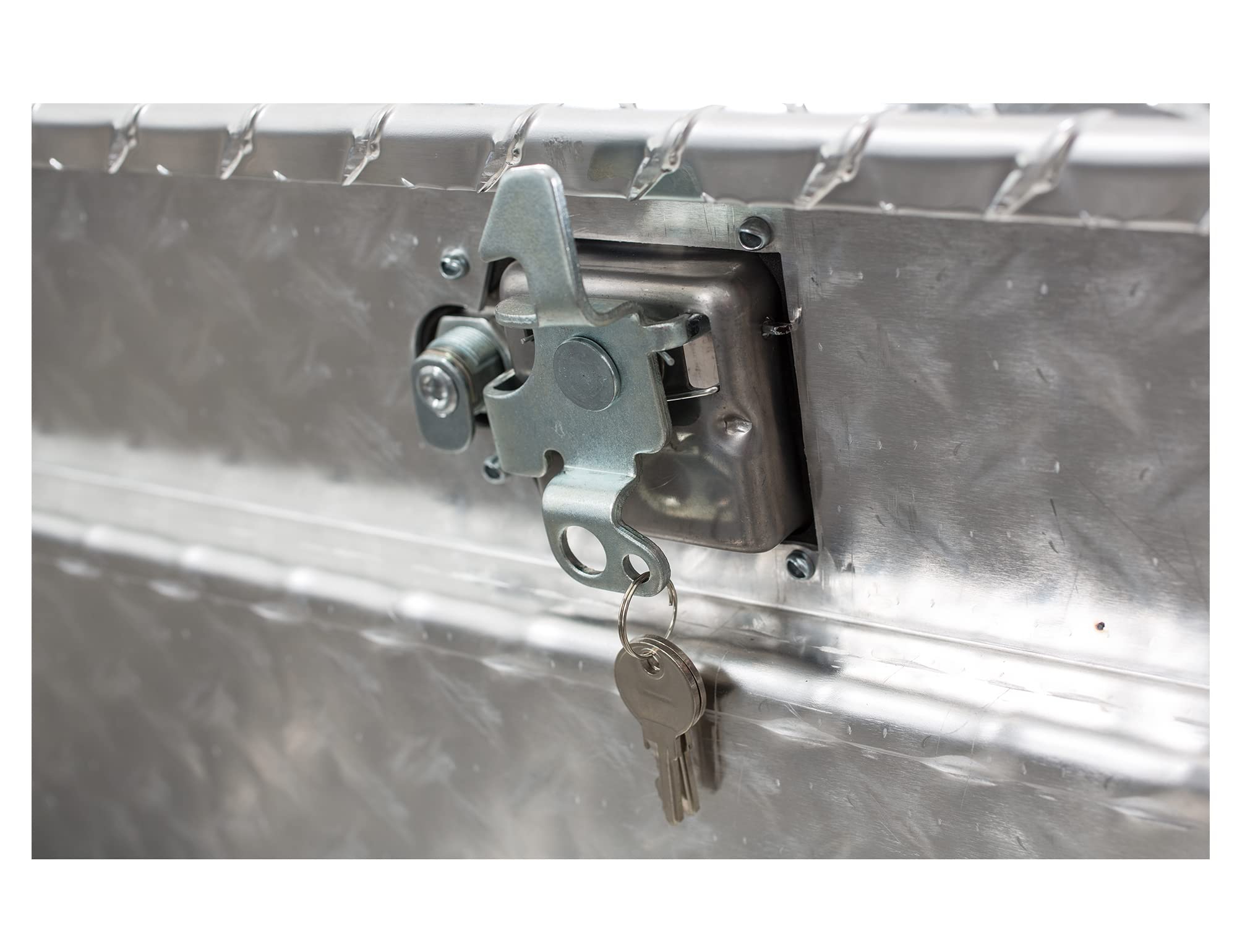 Heavy-Duty Aluminum Diamond Tread Tool Box 24