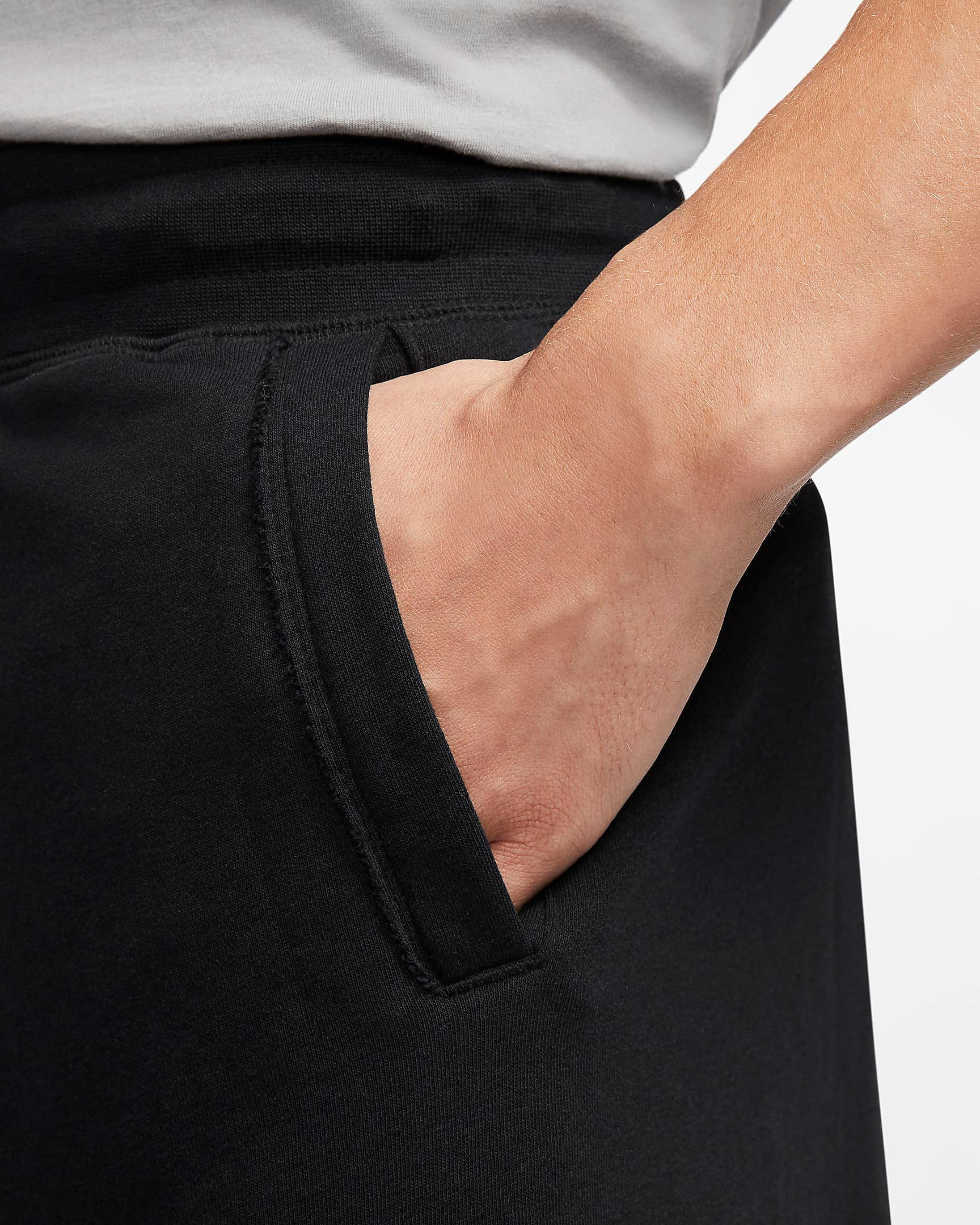 Nike Sportswear Chicago Template Alumni Fleece Men's Active Shorts - Comfortable Athletic Shorts for Running, Gym & Casual Wear - Perfect for Workouts, Basketball & Lounge