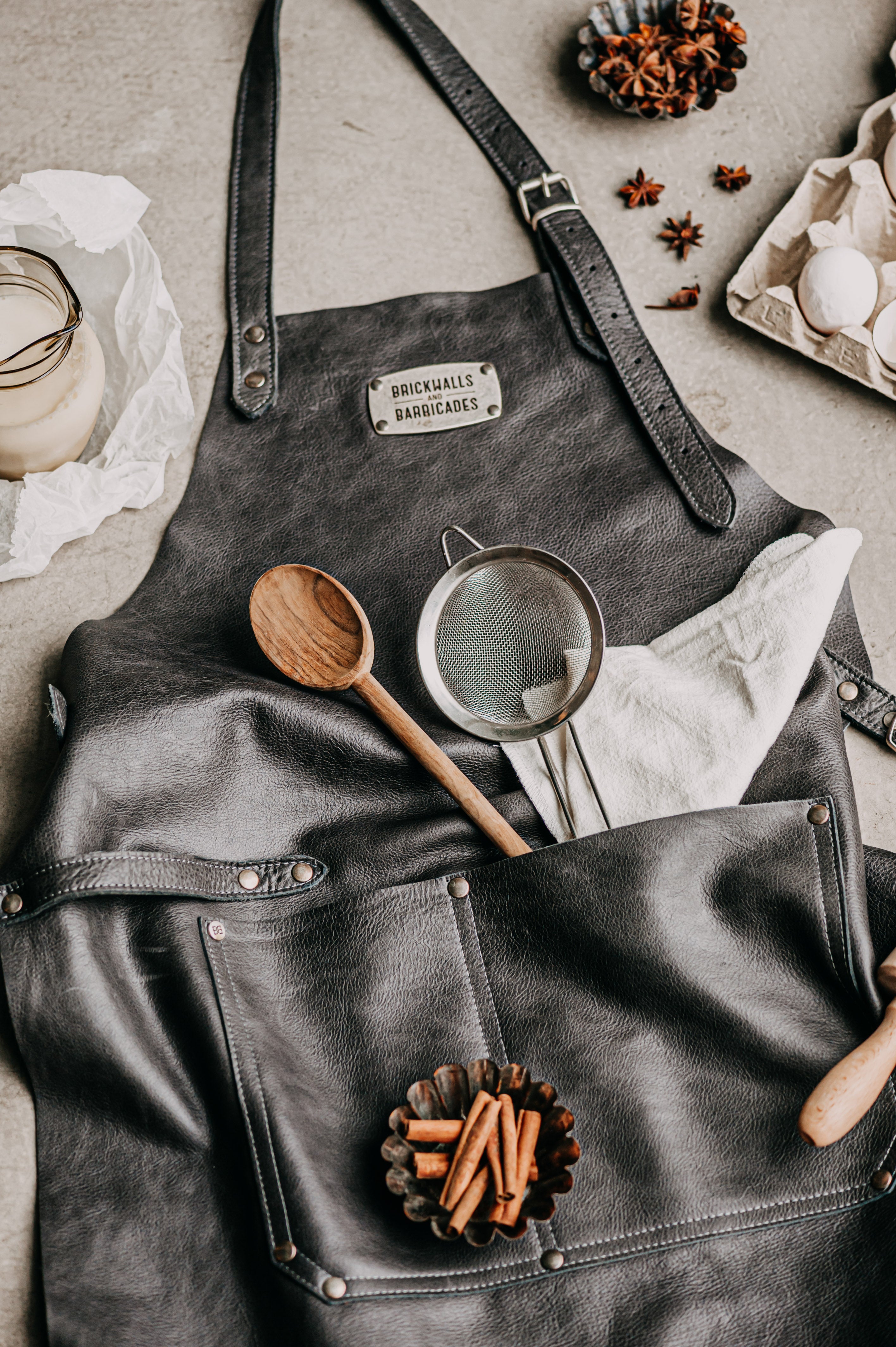 Premium Savage Leather Work Apron for Men & Women – Heavy Duty, Durable & Adjustable – Perfect for Woodworking, Blacksmithing, BBQ & DIY Projects