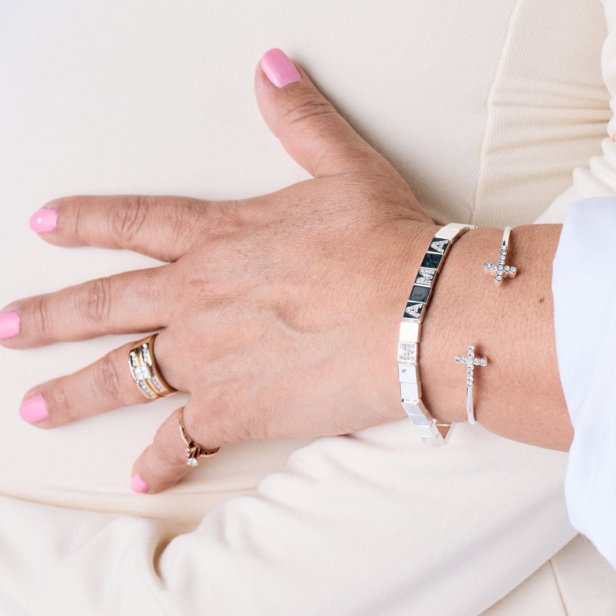Stylish 'MAMA' Stretch Bracelet for Women - Adjustable Beaded Elastic Wristband - Perfect for Mother's Day Gifts, Daily Wear & Special Occasions