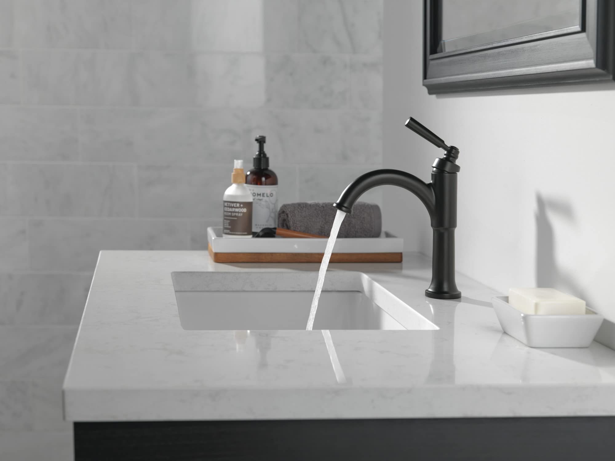 Delta Faucet Saylor Matte Black Single Hole Bathroom Sink Faucet with Diamond Seal Technology - Modern Single Handle Design, Includes Drain Assembly - Perfect for Bathroom Vanity, Guest Bath, and Powder Room Upgrades