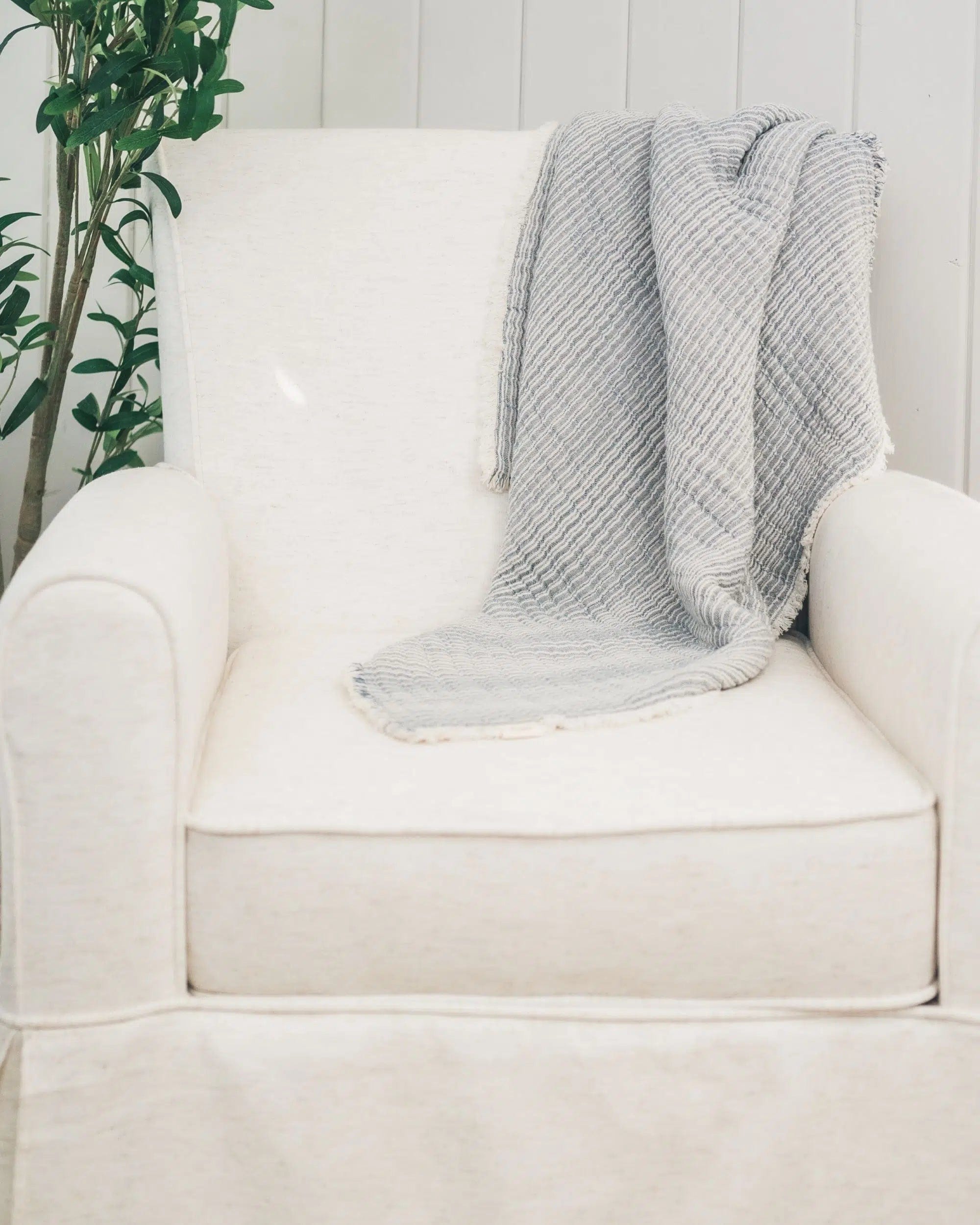 Luxury Jacquard Blanket - Soft & Warm Crane Design Throw - Perfect for Bed, Sofa & Gift Giving