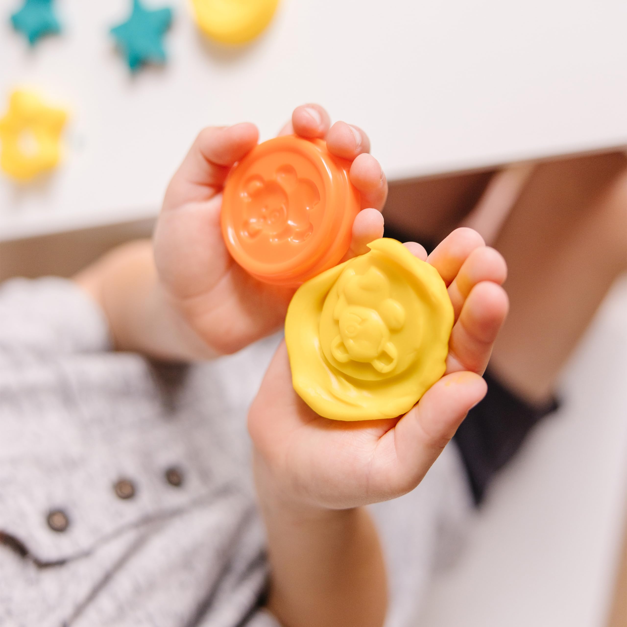 Melissa & Doug Modeling Dough Kit for Kids Ages 3+ - 8 Tools & 4 Colors of Play Dough with Cutters, Rollers & Stampers | Creative Arts & Crafts Activity for Preschoolers | Perfect for Birthday Gifts & Classroom Playtime