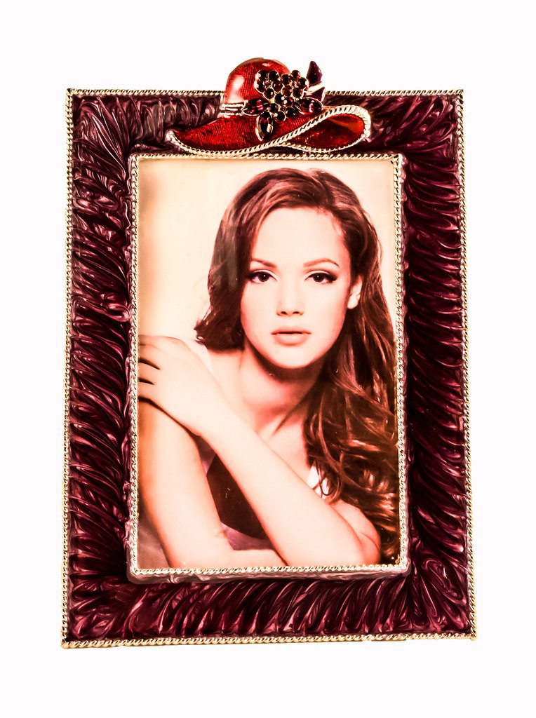 Elegant Red Hat Picture Frame 4x6 Inch - Vintage Style Photo Display for Home Decor, Wall Art, and Gift Giving - Perfect for Living Room, Bedroom, or Office