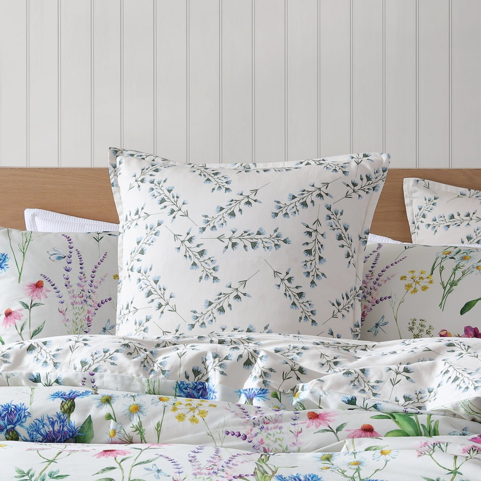 Floriana Ivory European Pillowcase Set - Luxury 100% Cotton Bedding by Logan & Mason - Perfect for Master Bedroom, Guest Room & Hotel Decor