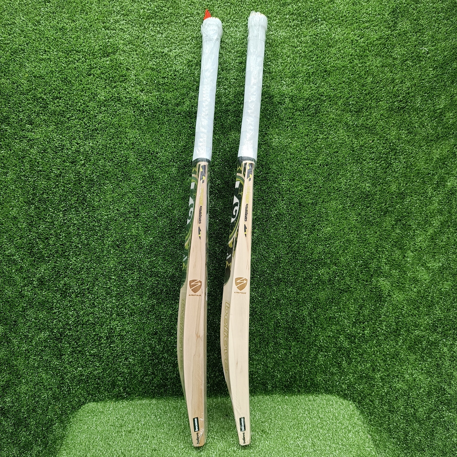 SG Liam Xtreme English Willow Cricket Bat - Premium Grade for Professional Players - Perfect for Matches, Training & Backyard Practice