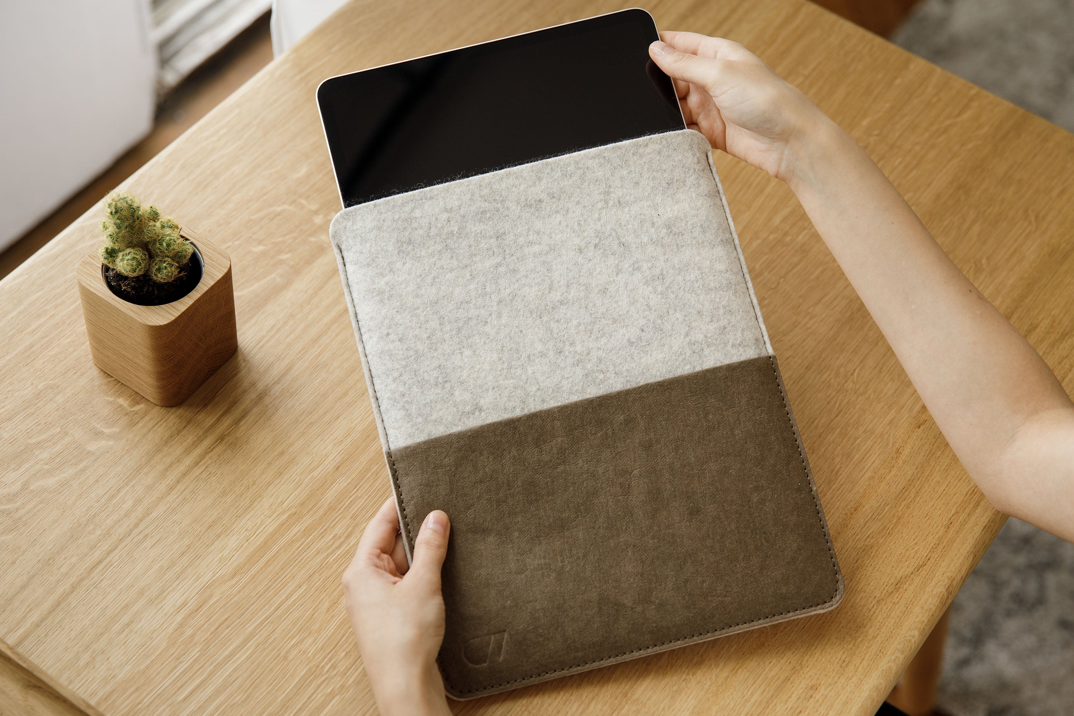 Premium Felt iPad Sleeve Case - Soft Protective Cover for iPad Pro/Air/Mini - Lightweight & Scratch-Resistant for Home, Office & Travel Use