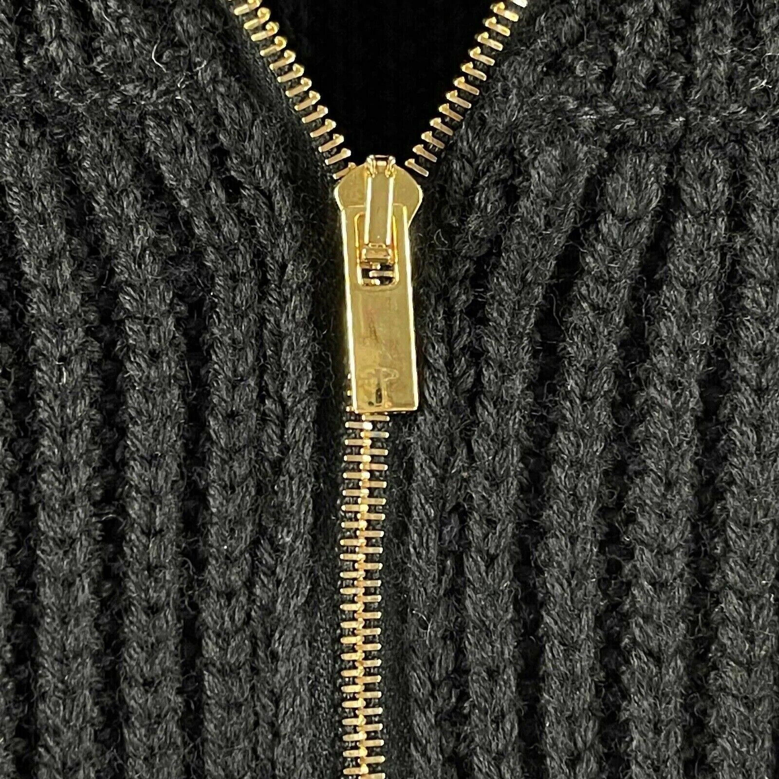 Jacquemus La Maille Risoul Black Knit Cropped Sweater - Size XXS (US 32) - Perfect for Casual Outings, Date Nights & Layered Winter Looks