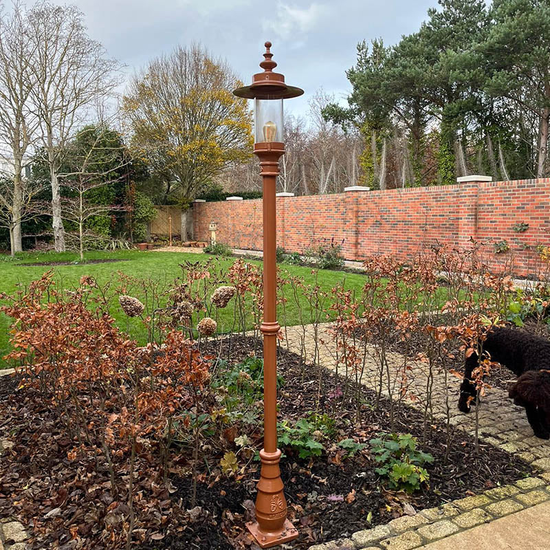 Betley 1Lt Cast Iron Lamp Post - Outdoor Garden Lighting for Pathways, Driveways & Porches