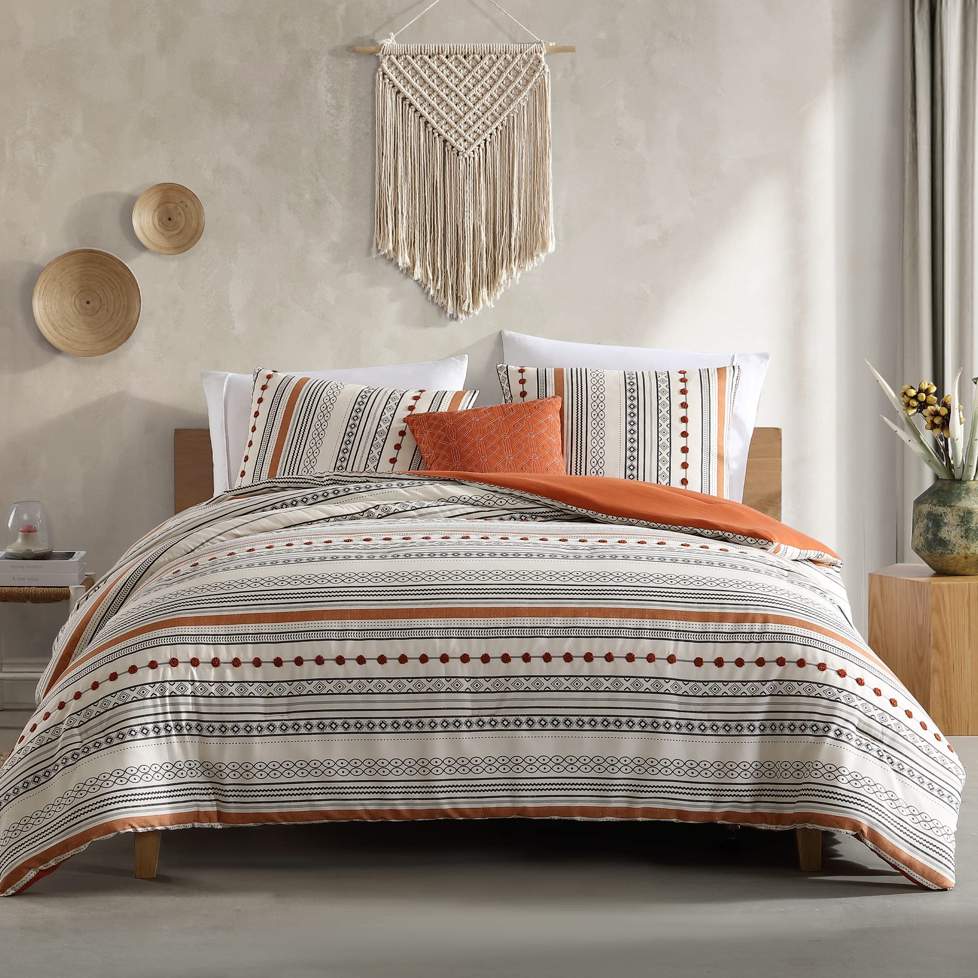 Layne Collection 4-Piece Reversible Comforter Set - Queen Size Luxury Bedding with Comforter, Shams & Decorative Pillows - Elegant Beige Bed Set for Master Bedroom & Guest Room Decor