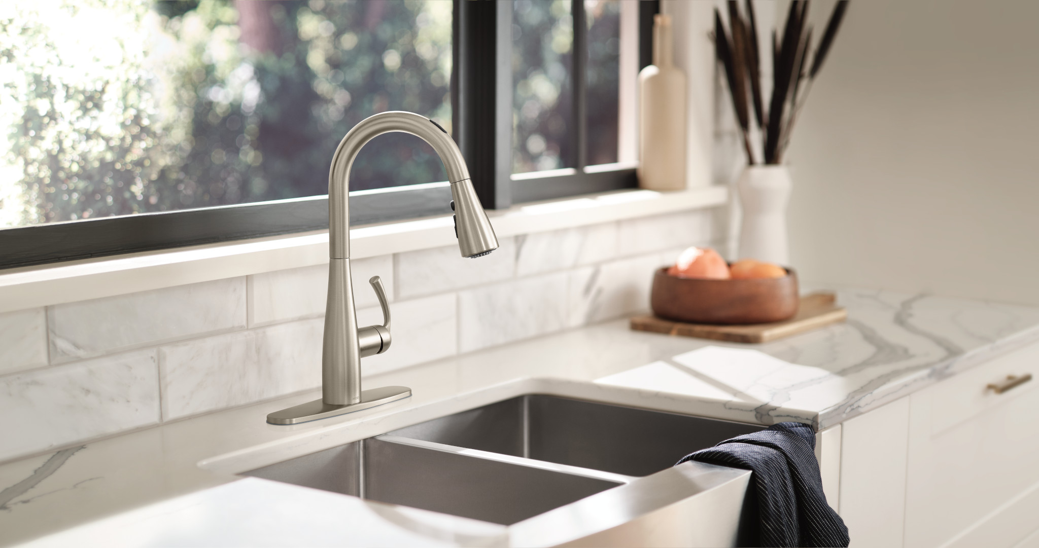 Essie Smart Pulldown Touchless Kitchen Faucet - Hands-Free Motion Sensor Water Tap with High Arc Spout for Modern Kitchens | Perfect for Cooking, Cleaning & Dishwashing