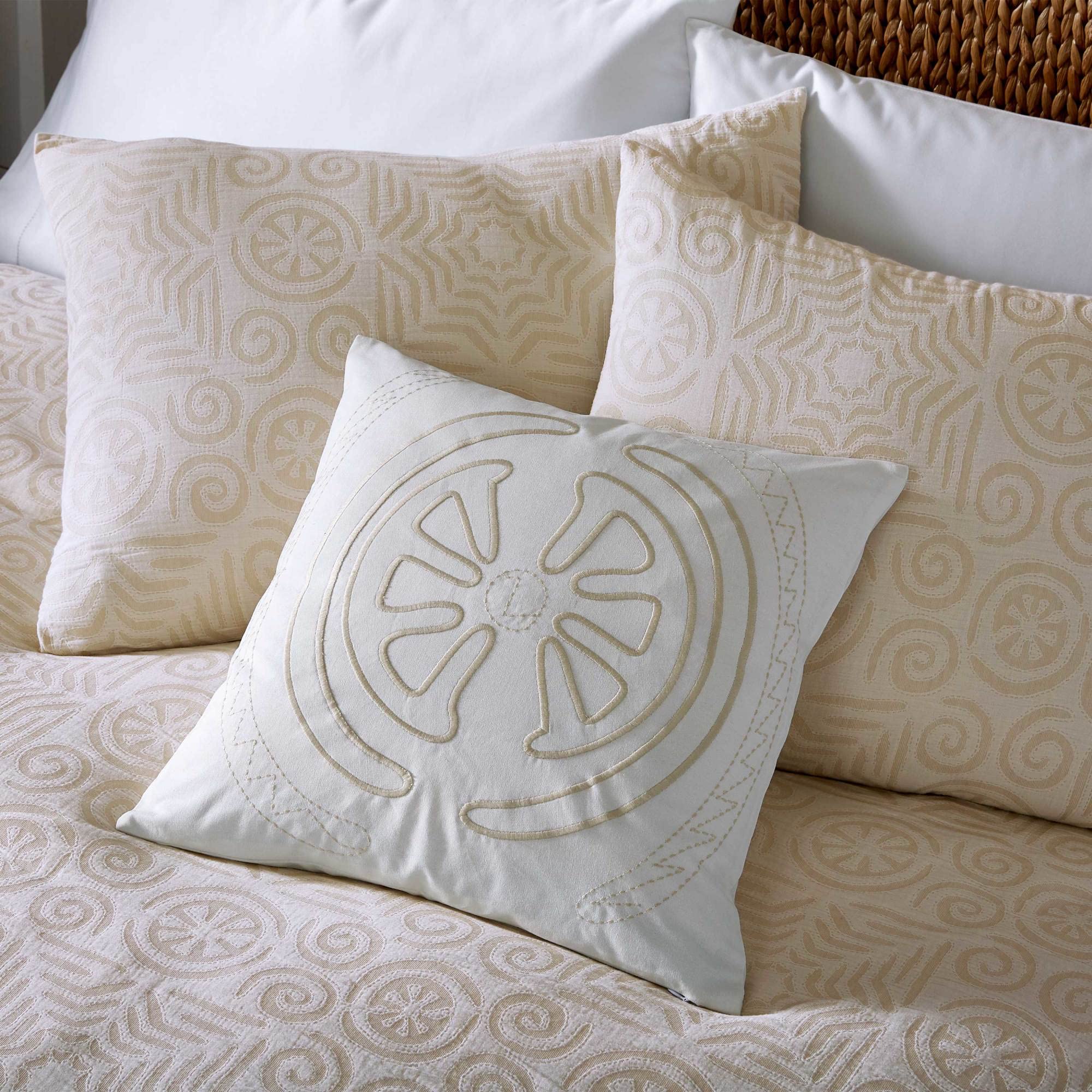 Southern Tide Home 1C40985 Point Reyes Comforter Set - Full/Queen & King Size White Luxury Bedding Collection | Perfect for Coastal & Farmhouse Style Bedrooms