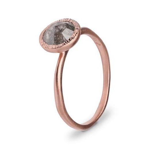Exquisite Solitaire Diamond & Gold Engagement Ring for Women - Perfect for Proposals, Weddings & Anniversaries