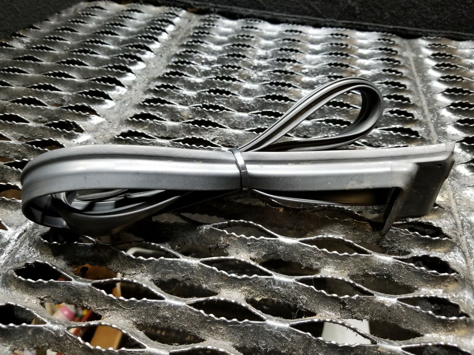 2006-2011 Hyundai Azera Front Right Passenger Side Door Weatherstrip Seal OEM Replacement - Perfect for Weatherproofing and Noise Reduction