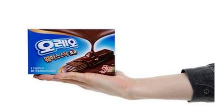 Delicious Dongseo Oreo Chocolate Wafer Stick 75g (15g x 5pcs) - Authentic Korean Snacks | Perfect for Gifts, Travel, Hiking, Camping & Quick Energy Boost
