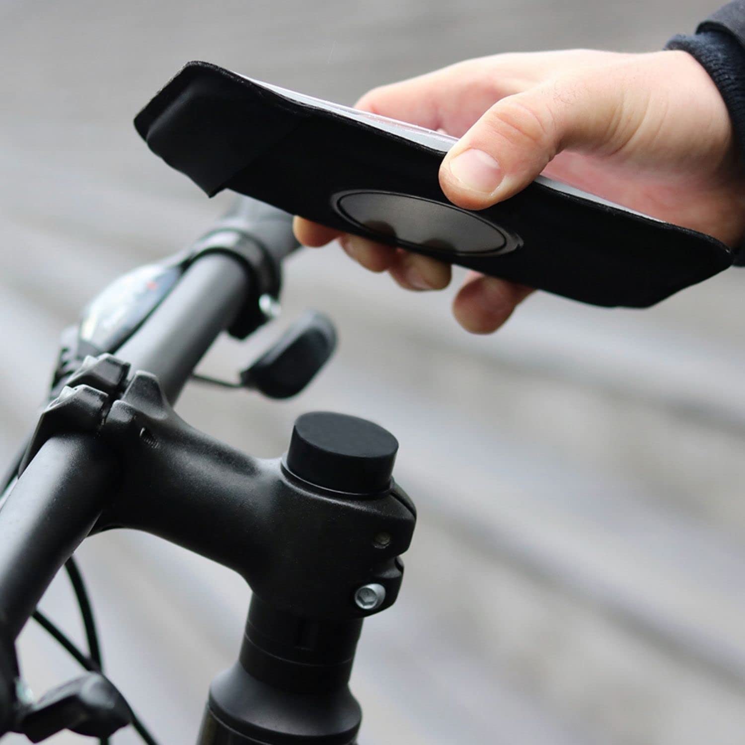 **Magnetic Bike Phone Holder - Anti-Vibration, Waterproof, 360° Adjustable for iPhone & Android - Perfect for Cycling, Commuting & Outdoor Adventures**