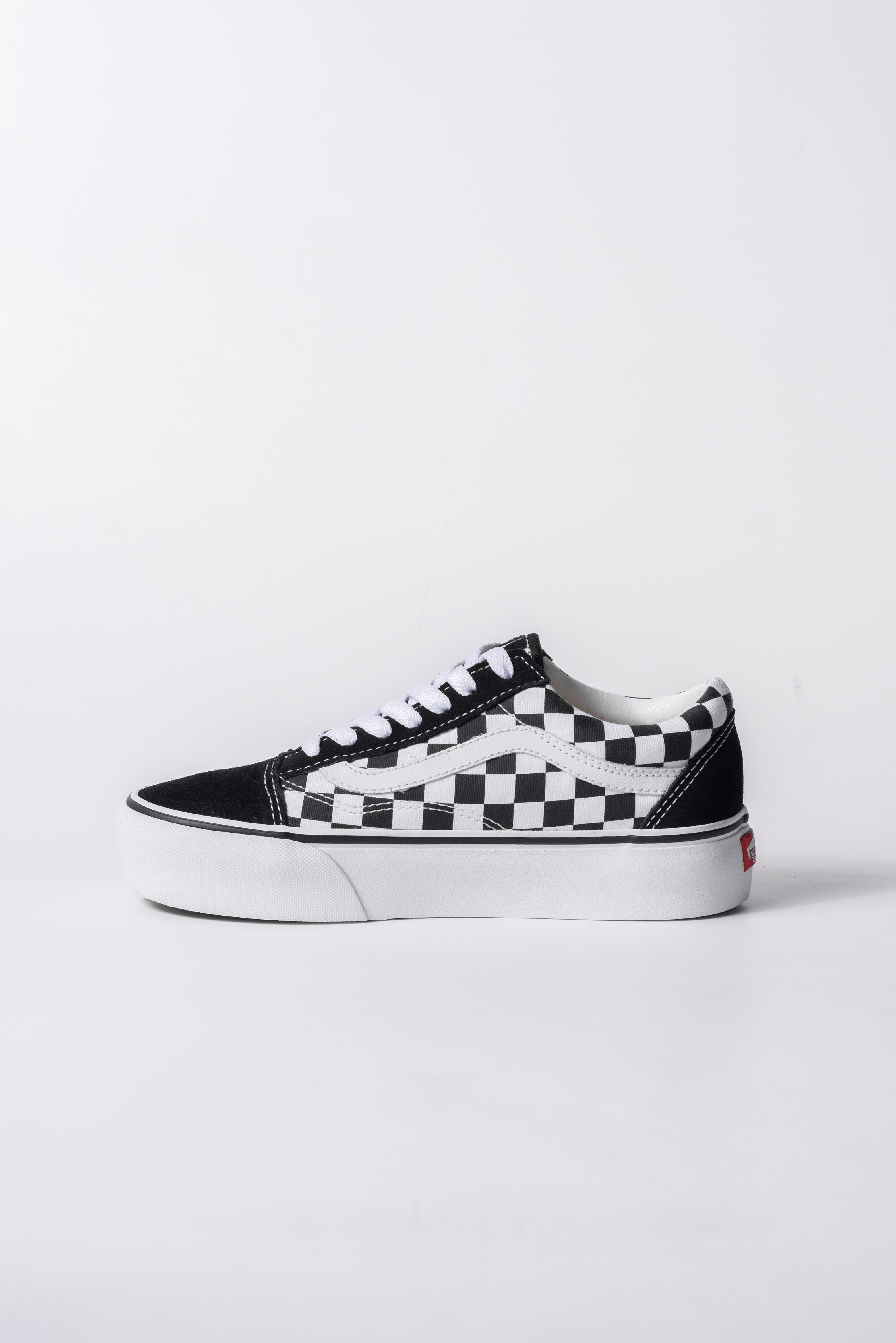Vans Old Skool Platform Sneakers for Women & Men - Classic Skate Shoes with Cushioned Comfort - Perfect for Streetwear, Skateboarding & Casual Outfits