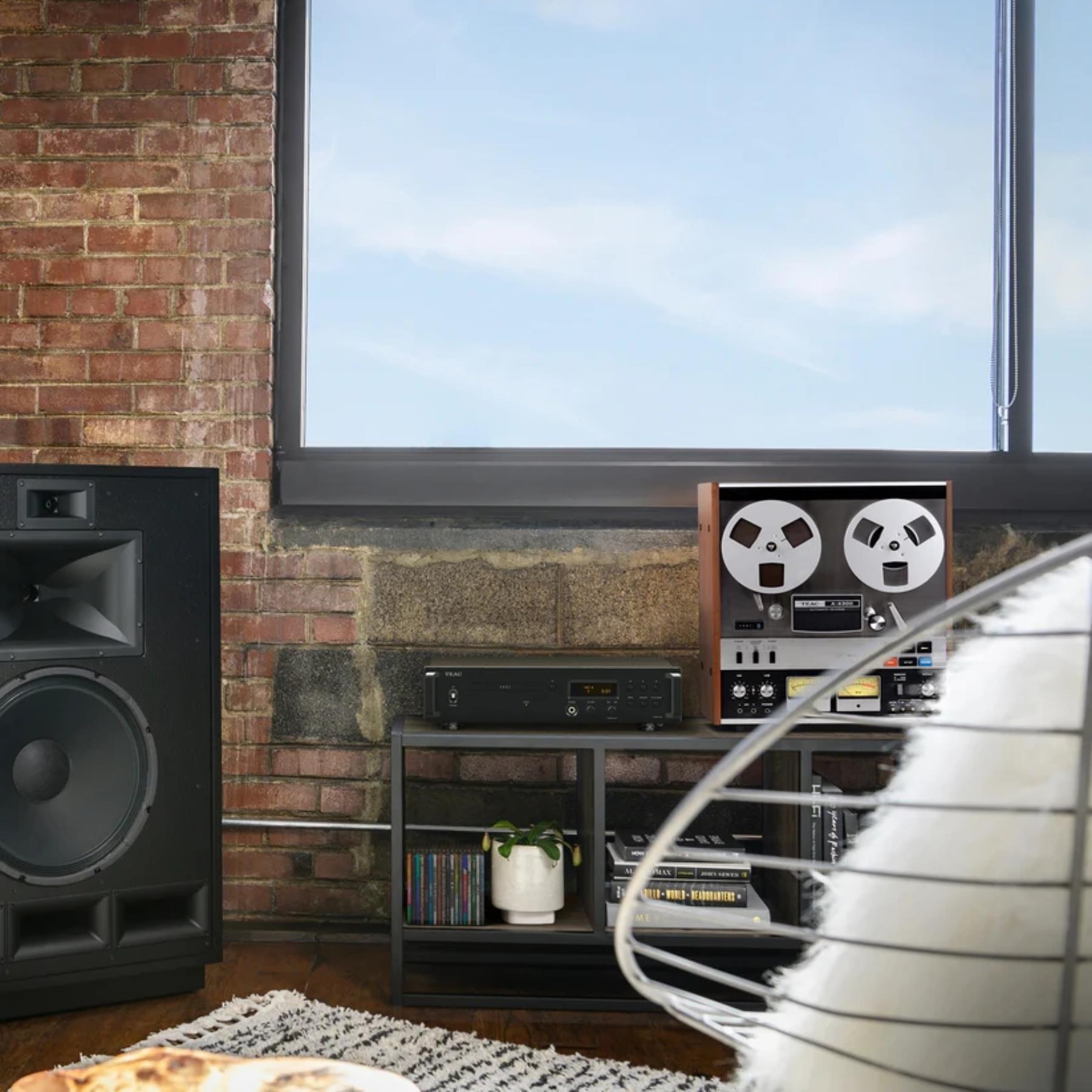 TEAC VRDS-701 High-End Dual Monaural USB DAC CD Player with Preamp & Headphone Amp - Perfect for Audiophiles & Home Theater Systems