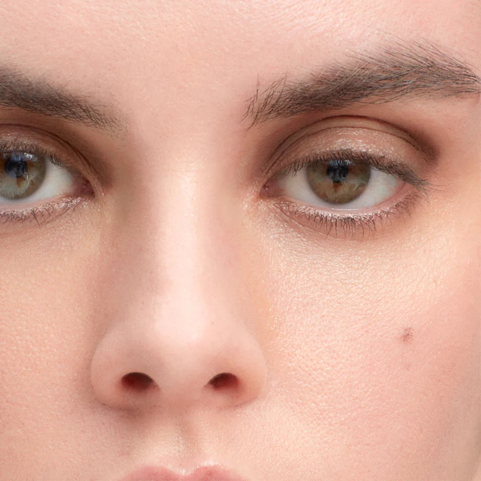 Long-Lasting Victoria Beckham Beauty EyeWear™ Cream Eyeshadow Stick - Smudge Proof & Waterproof for Day to Night Makeup Looks