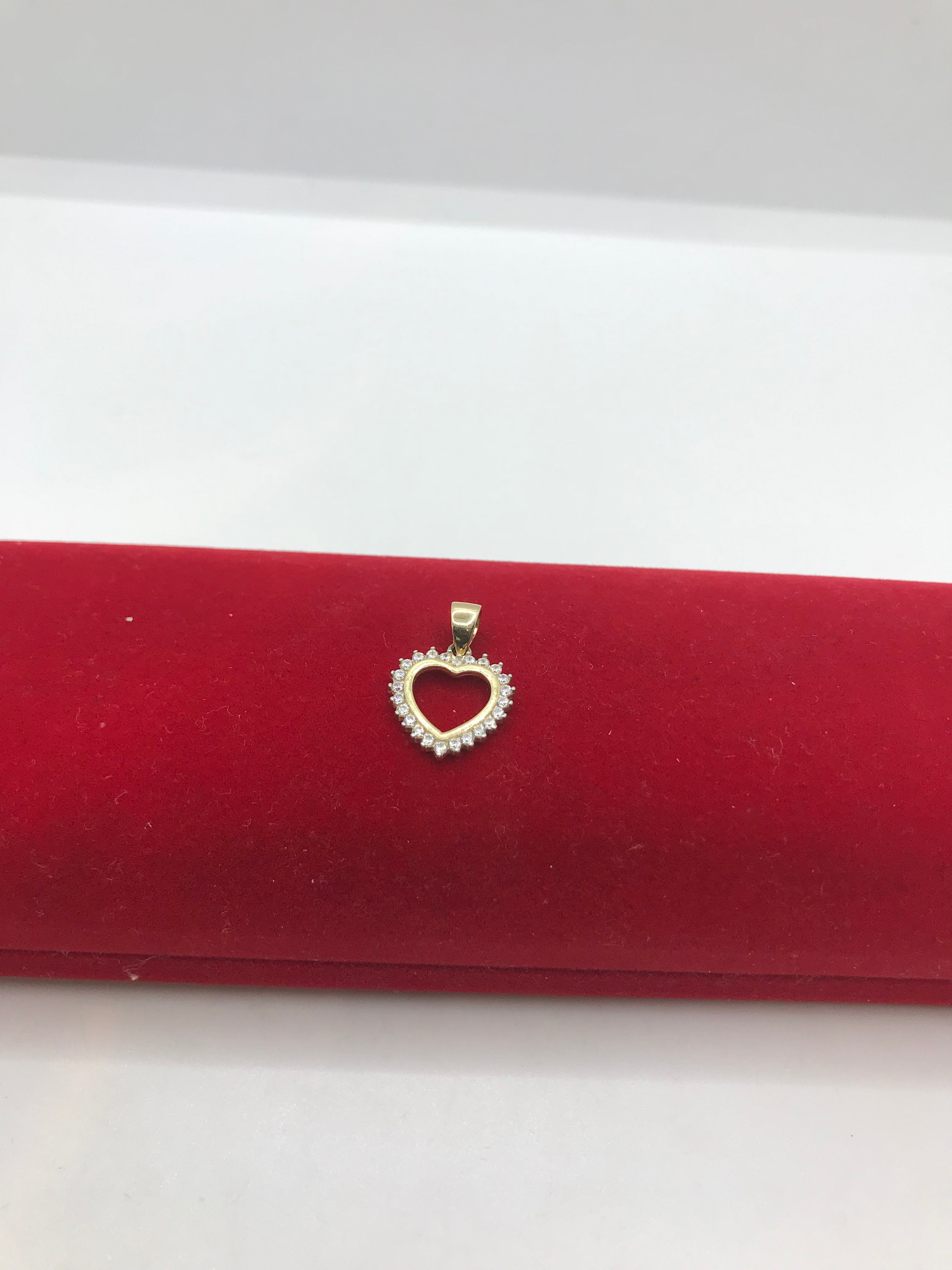 10K Gold Heart Pendant Necklace for Women - Dainty & Elegant Jewelry Gift for Valentine's Day, Anniversary, or Birthday - Perfect for Everyday Wear & Special Occasions