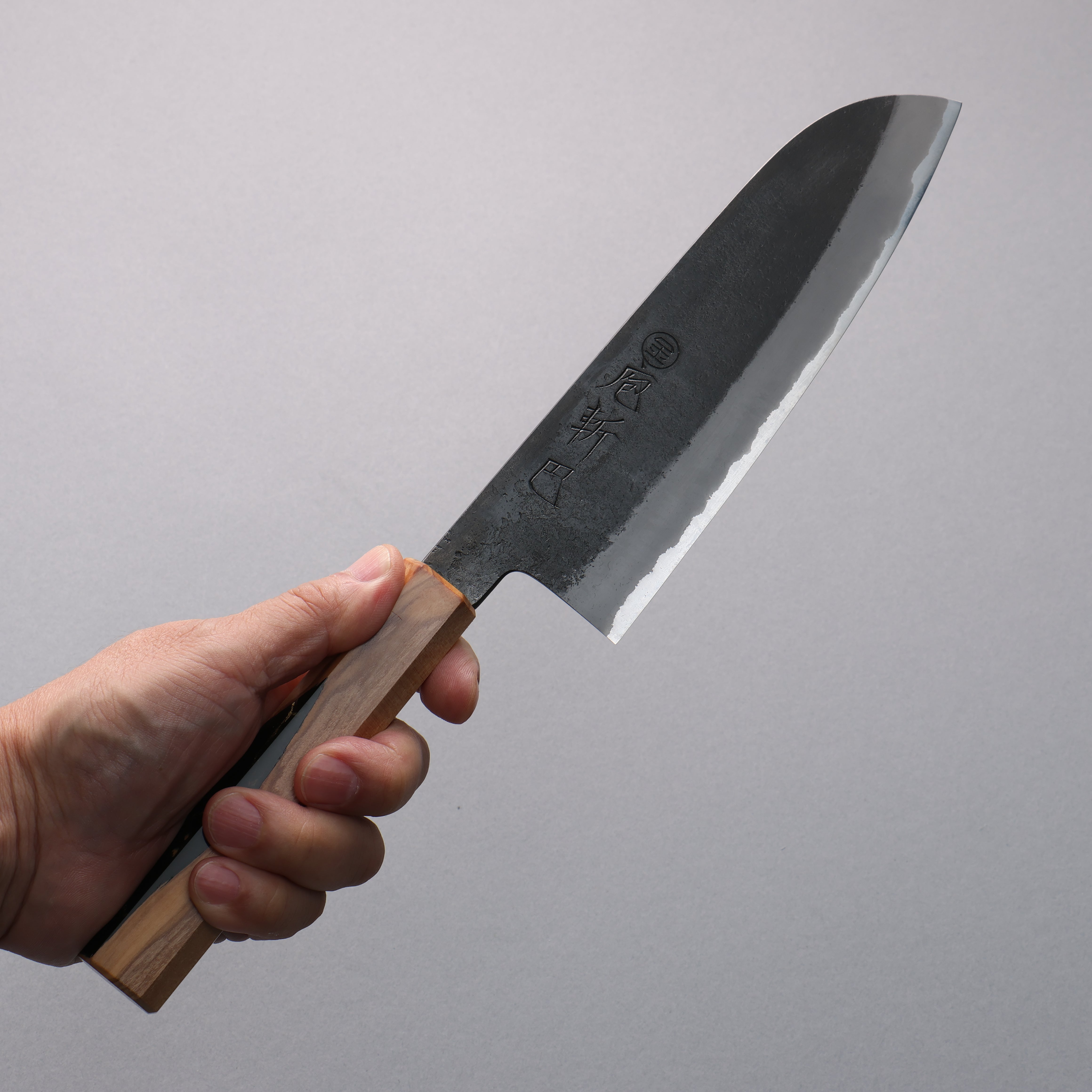 Premium Hozantomoe White Steel No.2 Santoku Knife 165mm - Black Finish with Olive Wood & Resin Handle - Perfect for Slicing, Dicing & Chopping Vegetables, Meat & Fish
