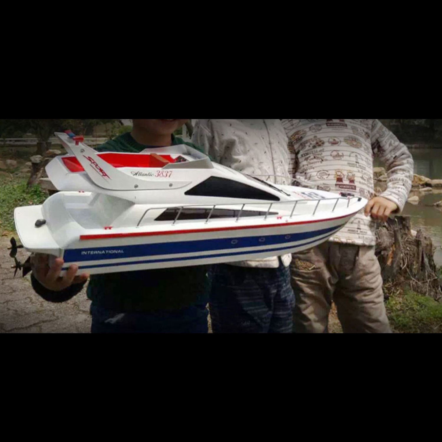 Heng Long 2.4GHz High Speed RC Racing Boat - Ready to Run (RTR) Remote Control Luxury Yacht Model - 20-25KM/H - Perfect for Pool, Lake & Outdoor Water Sports