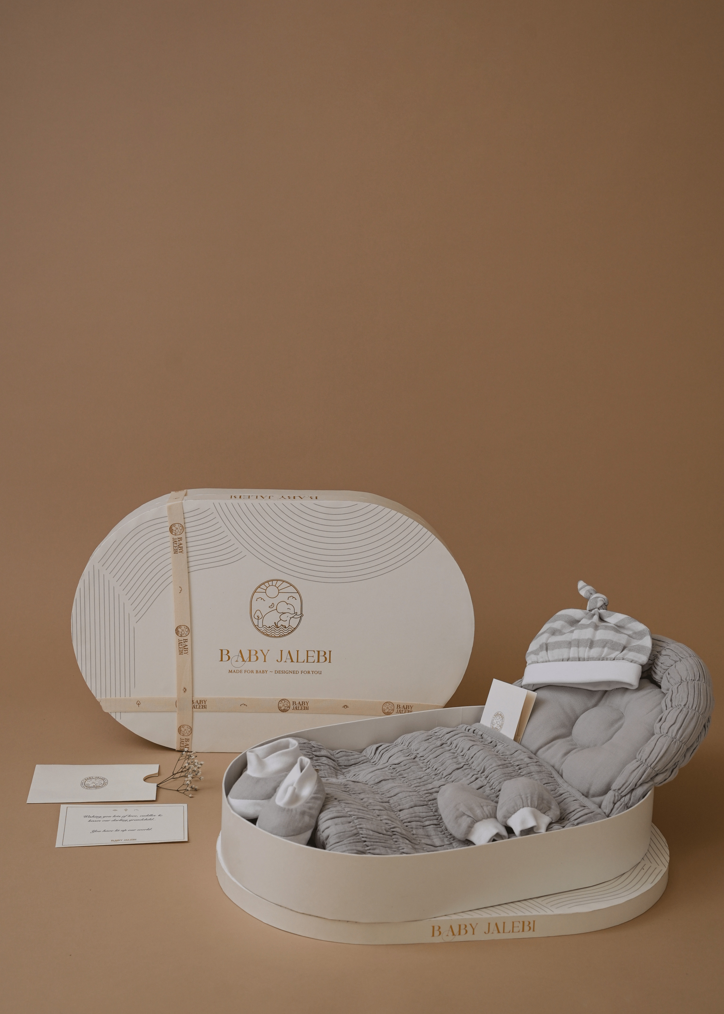 Elegant Grey Oval Picture Perfect Gift Box - Premium Keepsake Box for Jewelry, Photos & Special Memories - Perfect for Weddings, Anniversaries & Romantic Gifts
