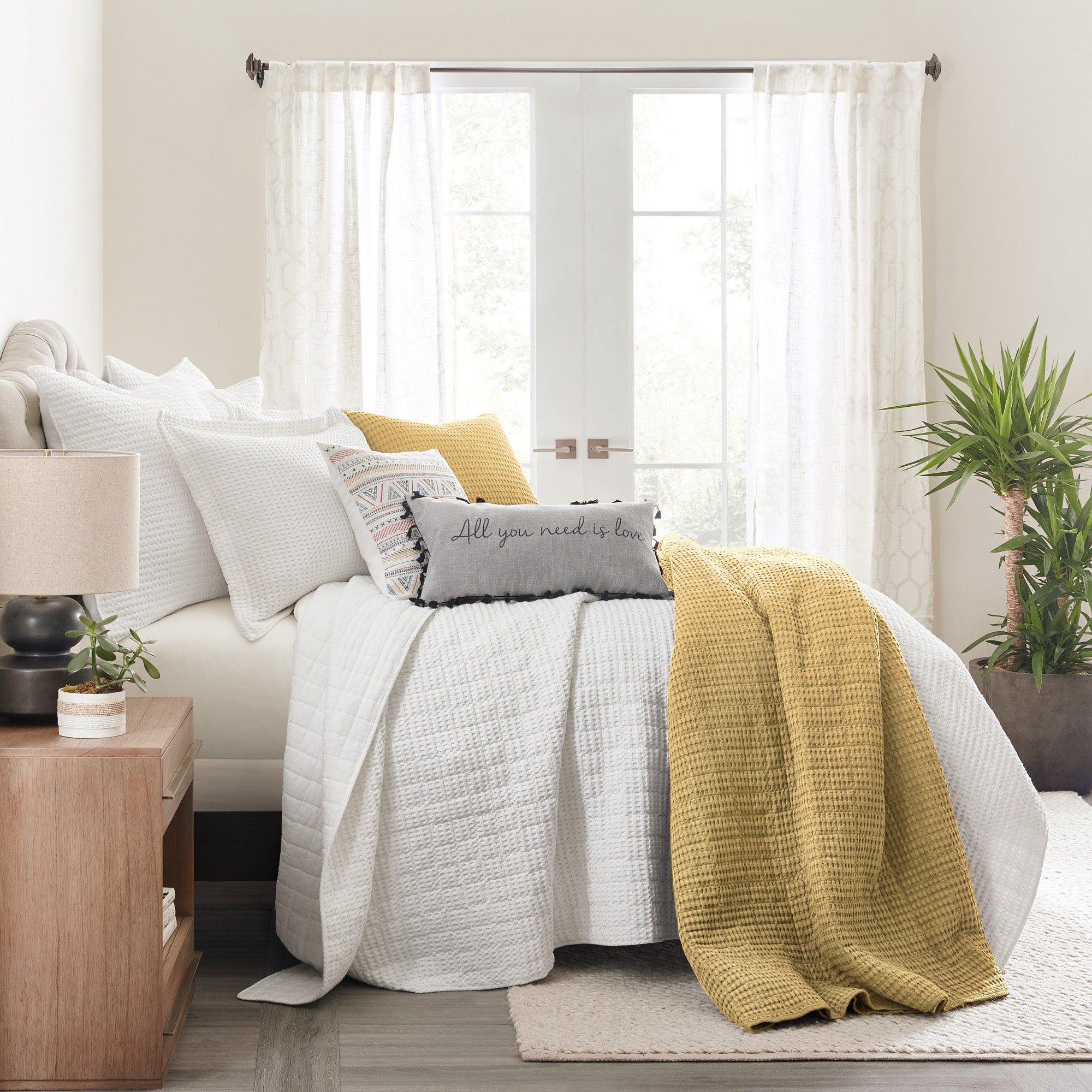 Luxury Mills Waffle Quilt Set - Ultra Soft Bedding Collection for Queen/King Size Beds - Perfect for Cozy Bedrooms, Guest Rooms & Hotel Stays
