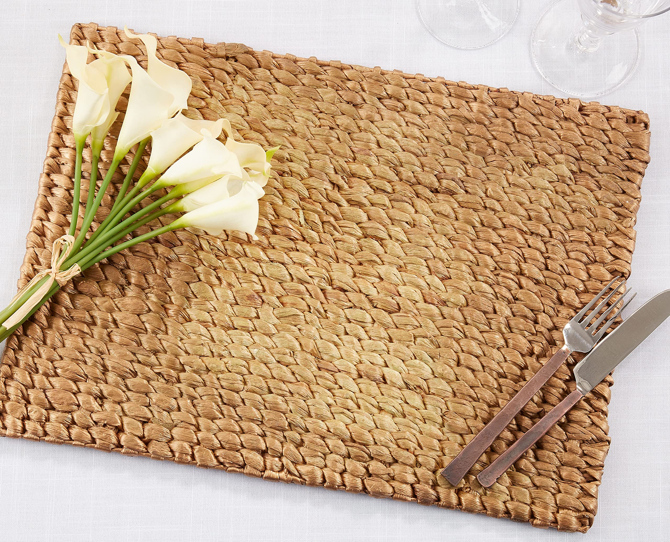 Eco-Friendly Woven Water Hyacinth Placemats Set of 4 - Natural Round Table Mats for Dining, Kitchen, and Outdoor Picnic Use