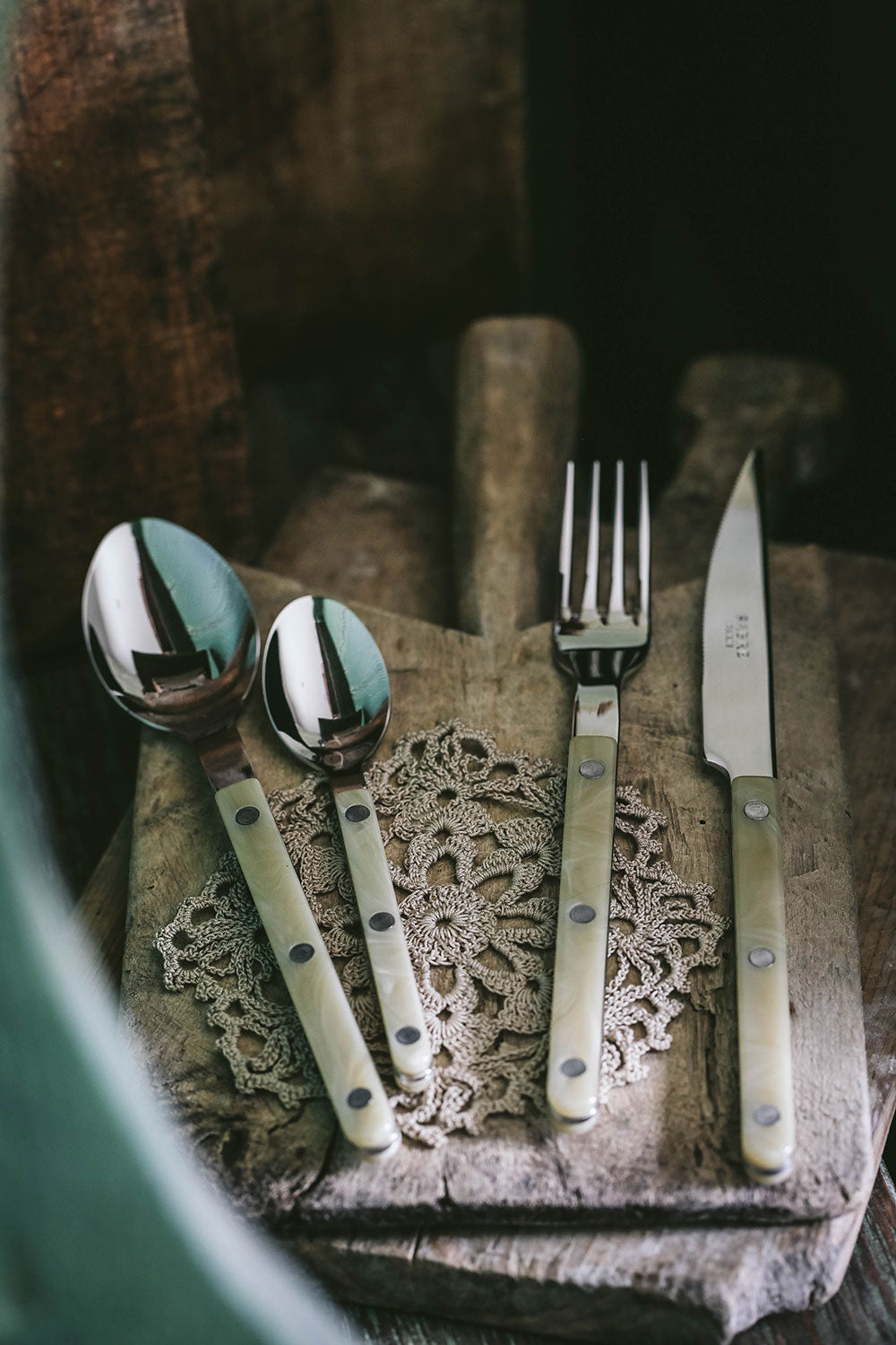 Premium Stainless Steel Cream Flatware Set - 20-Piece Silverware Set for Dining, Kitchen & Entertaining - Elegant Cutlery for Restaurants, Weddings & Everyday Use