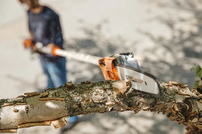 STIHL HTA 135 Battery-Powered Cordless Pole Pruner - Lightweight Tree Trimmer for Garden & Yard Maintenance | Perfect for Pruning Branches, Trimming Hedges & Landscaping